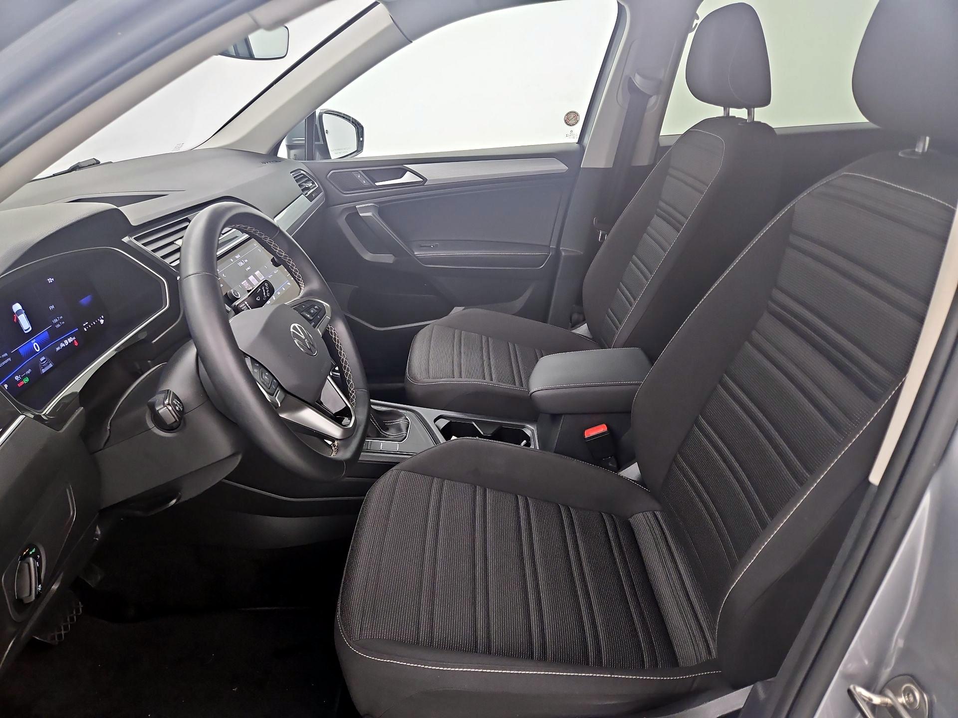 Thumbnail: 2024 Volkswagen Tiguan - 11