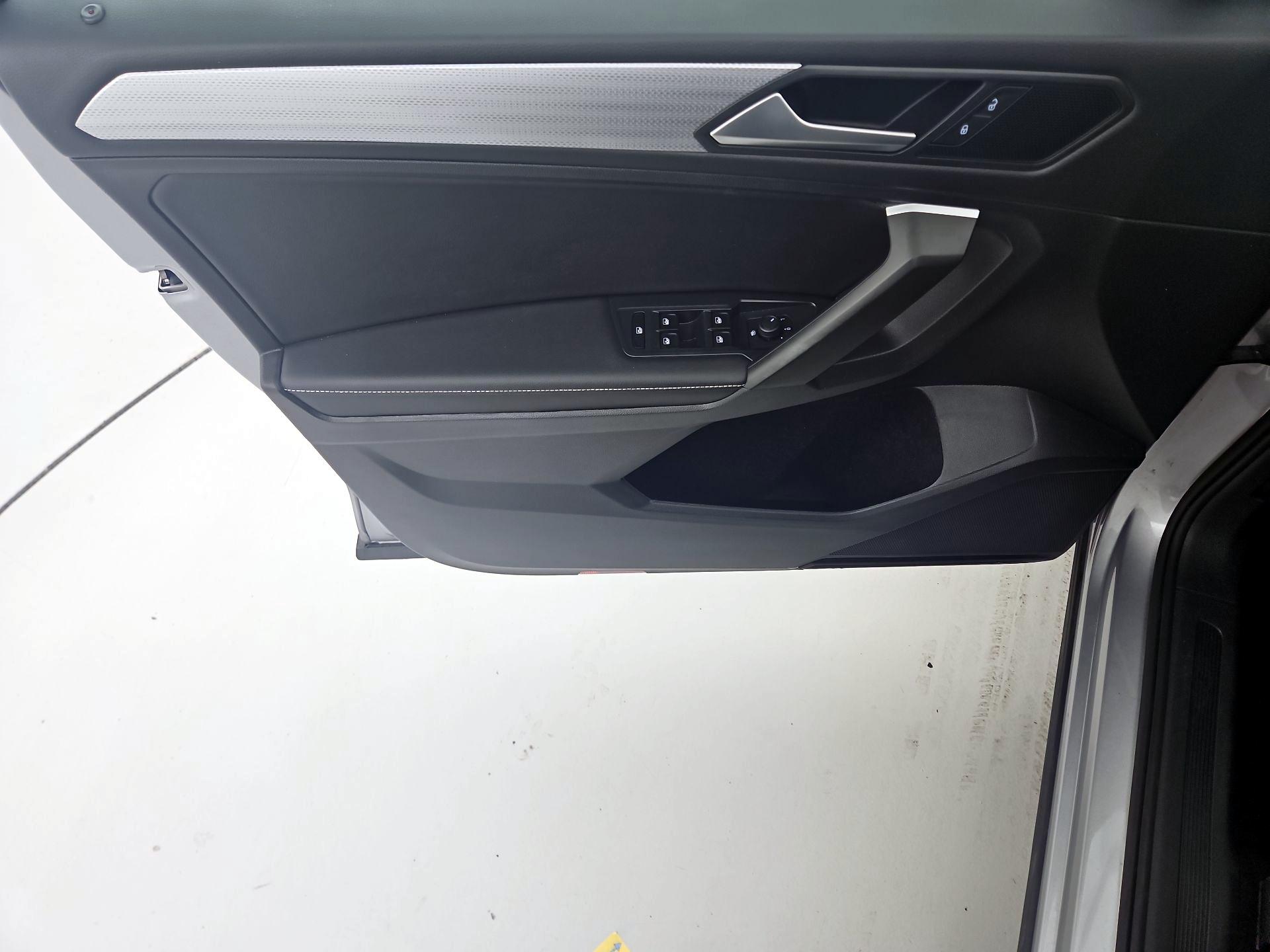 Thumbnail: 2024 Volkswagen Tiguan - 12