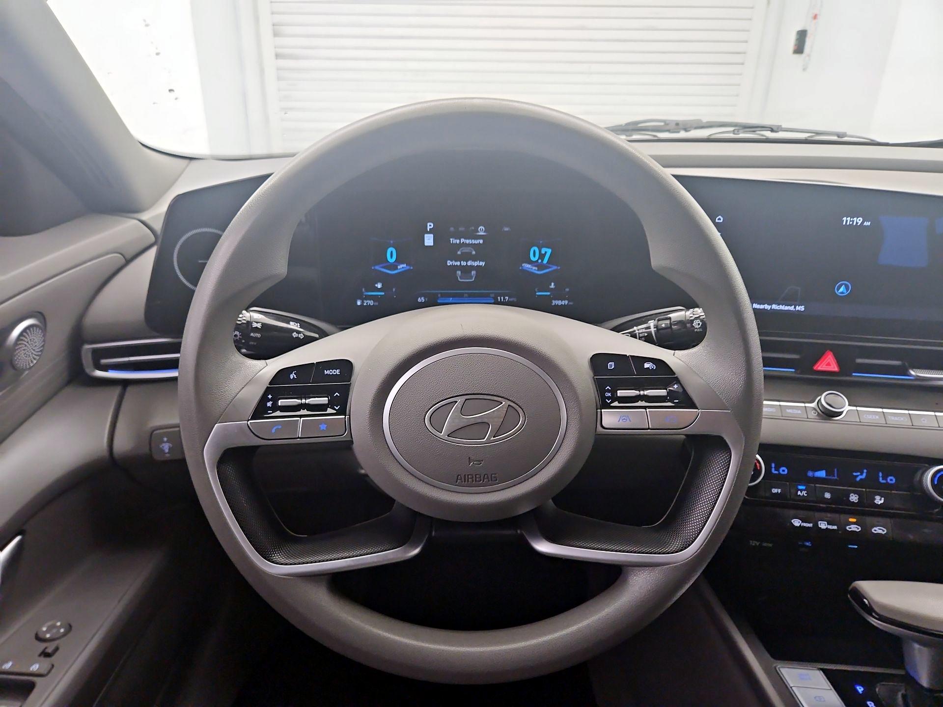 Thumbnail: 2024 Hyundai Elantra - 10