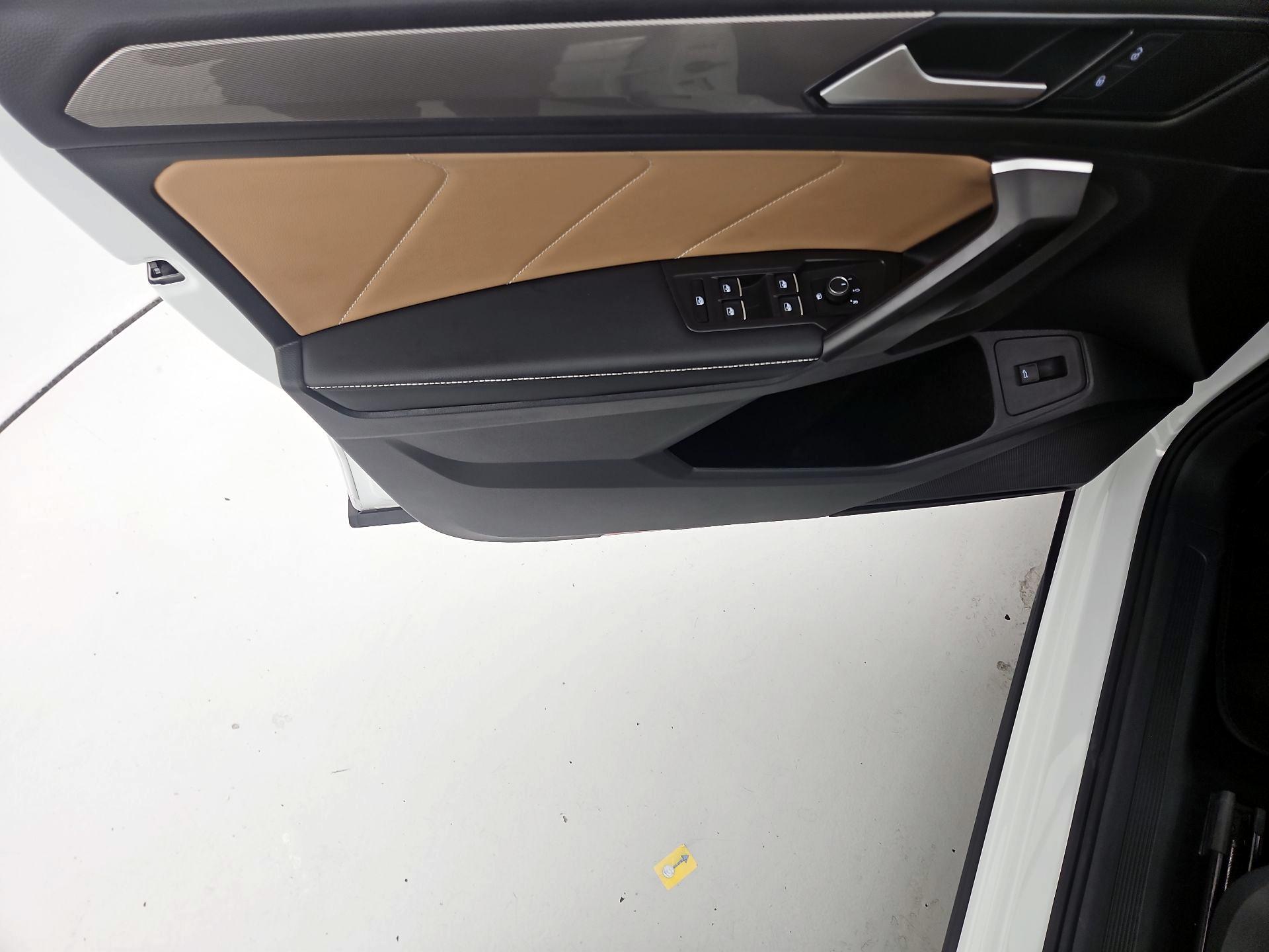 Thumbnail: 2024 Volkswagen Tiguan - 12