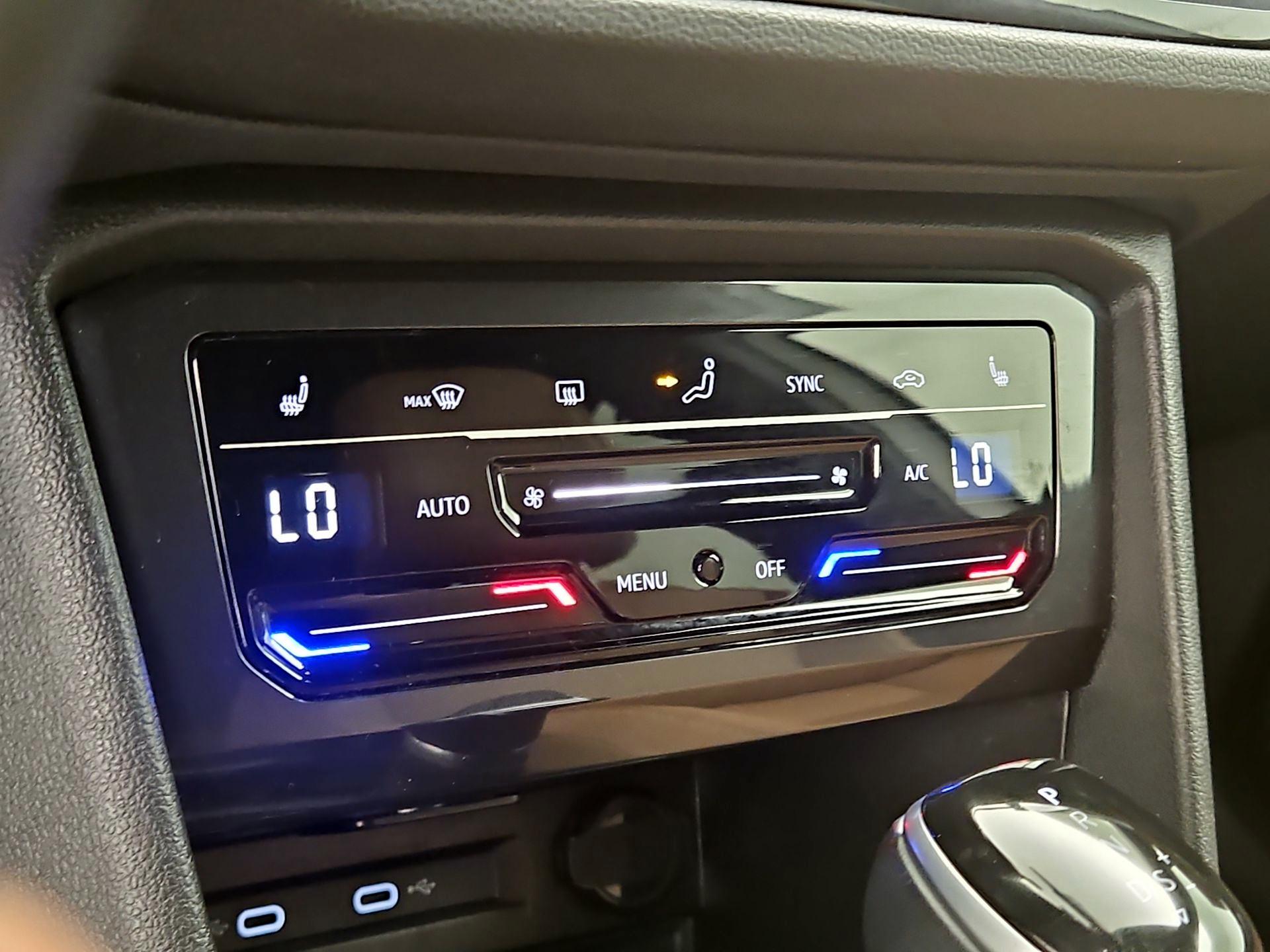 Thumbnail: 2024 Volkswagen Tiguan - 16