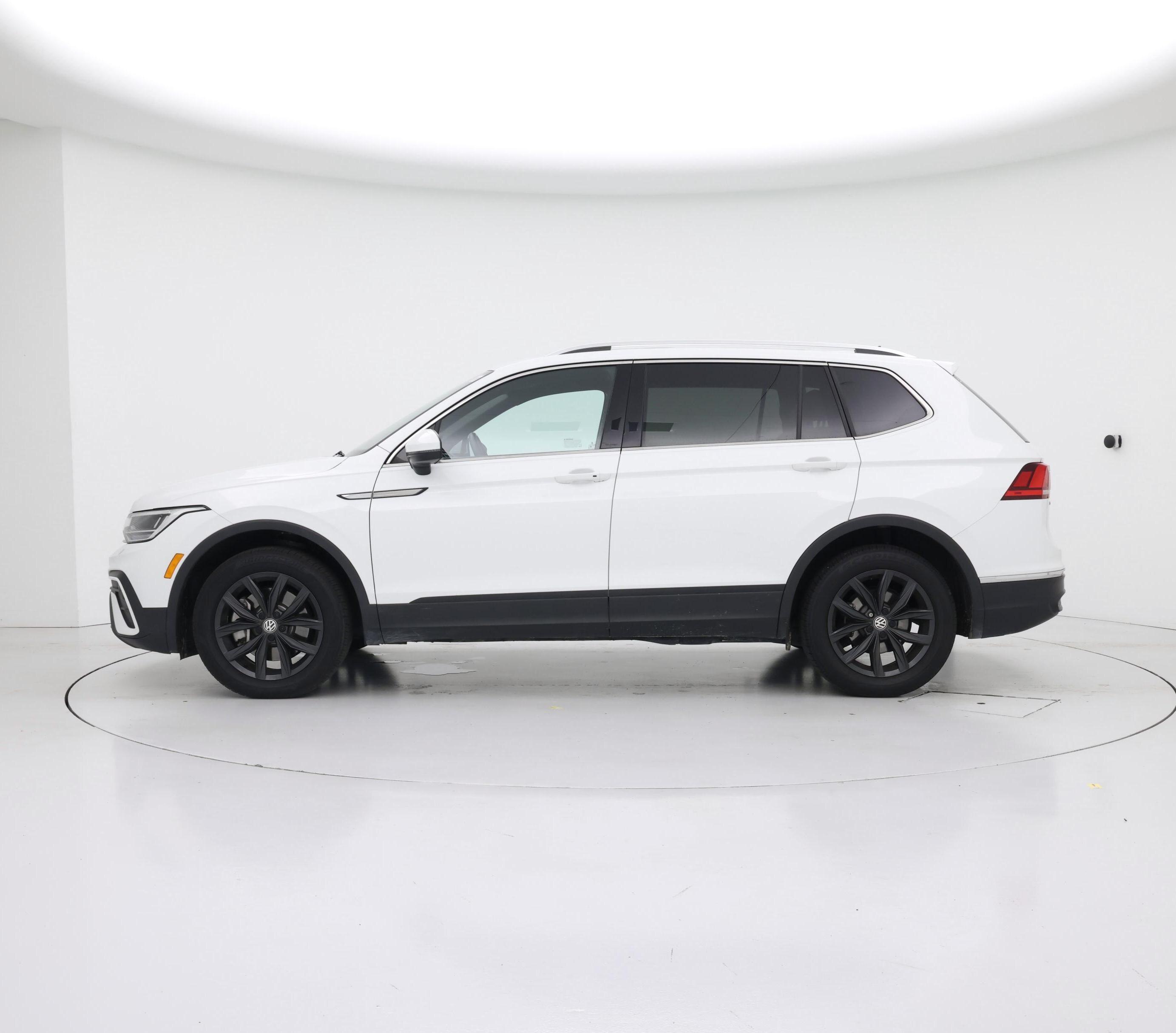 Thumbnail: 2024 Volkswagen Tiguan - 3