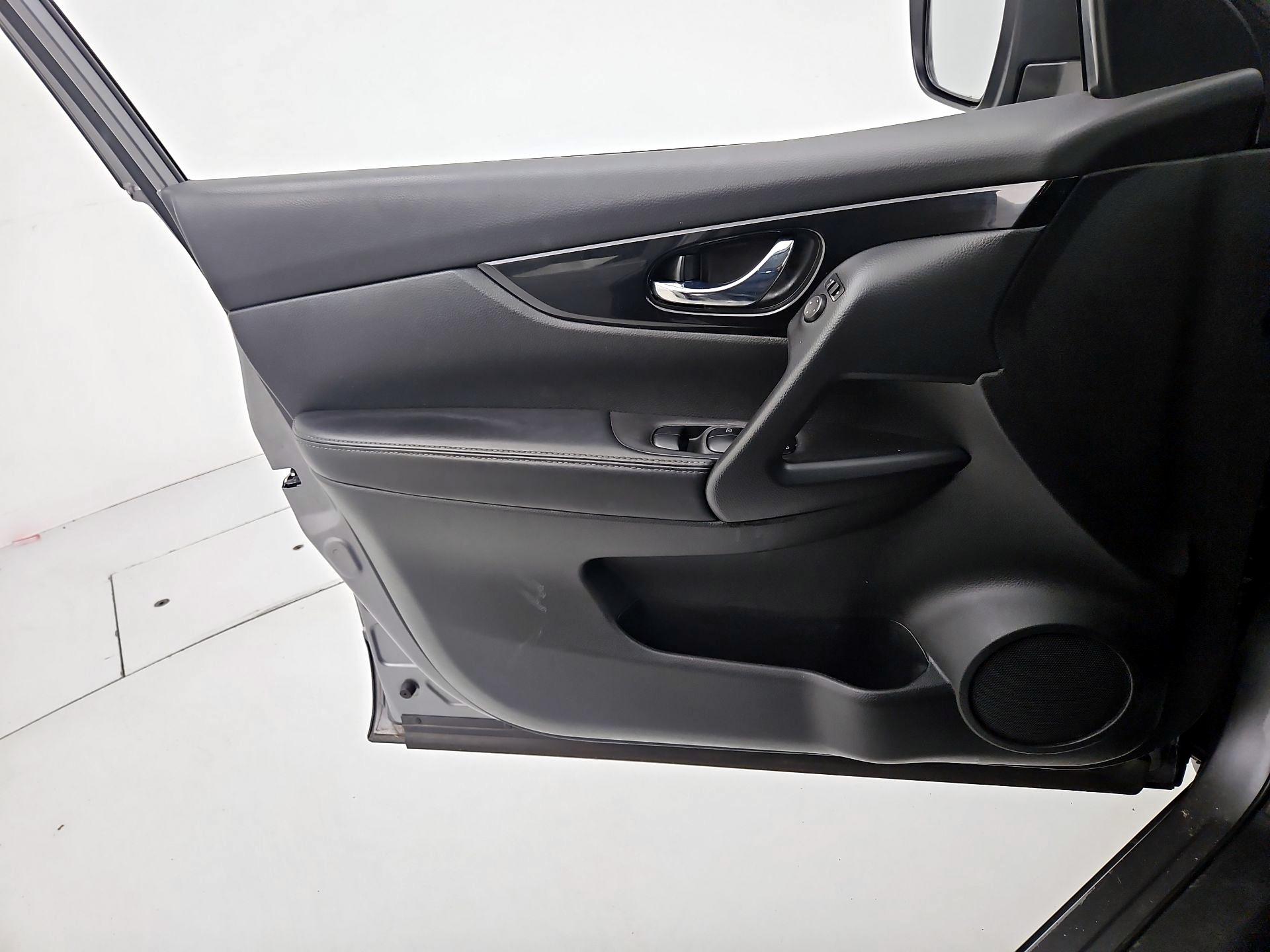 Thumbnail: 2021 Nissan Rogue Sport - 12