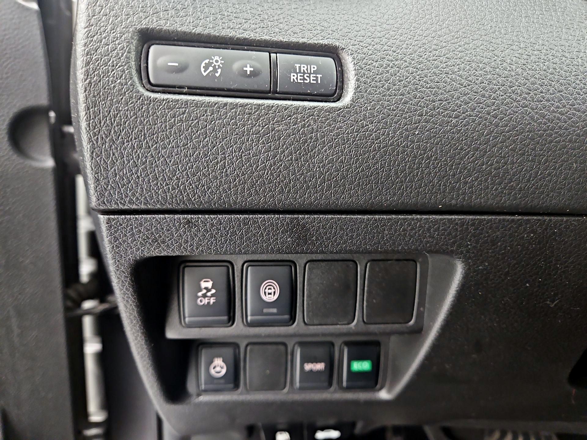 Thumbnail: 2021 Nissan Rogue Sport - 13