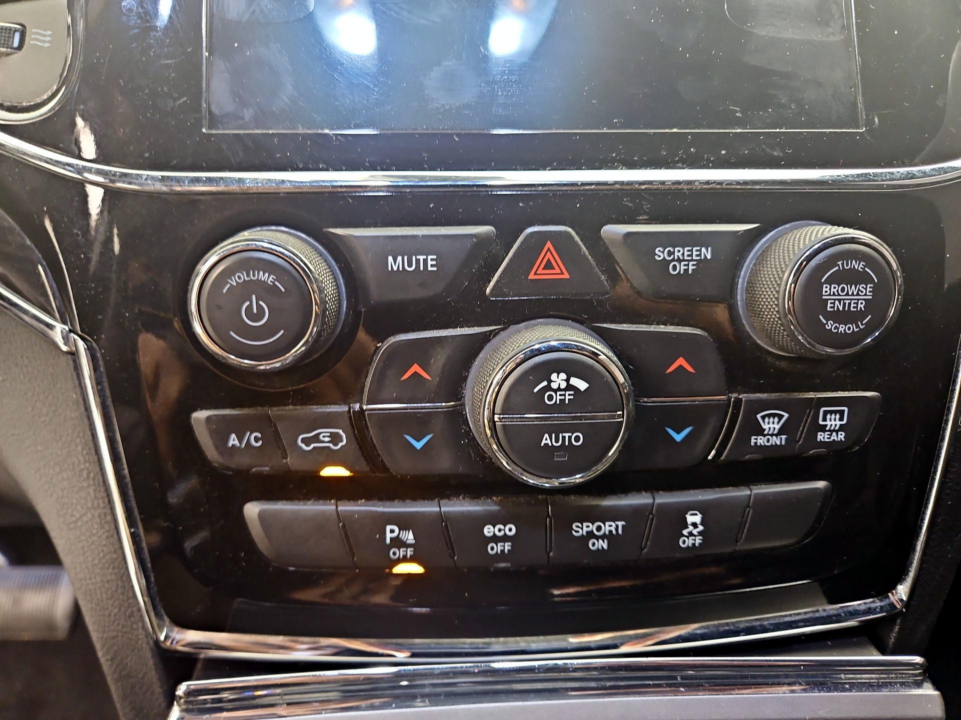 Thumbnail: 2020 Jeep Grand Cherokee - 16