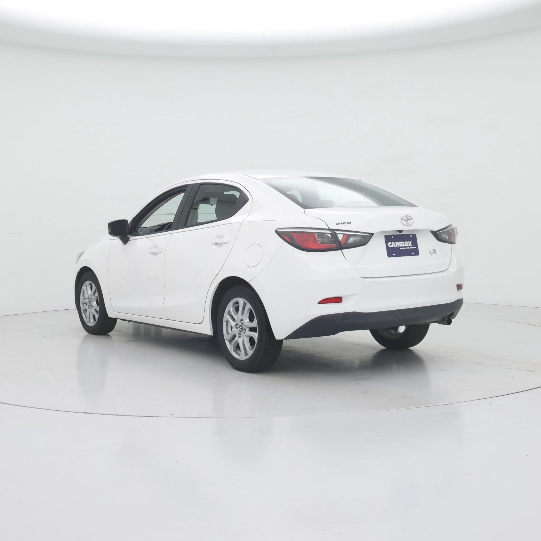 Thumbnail: 2017 Toyota Yaris iA - 2