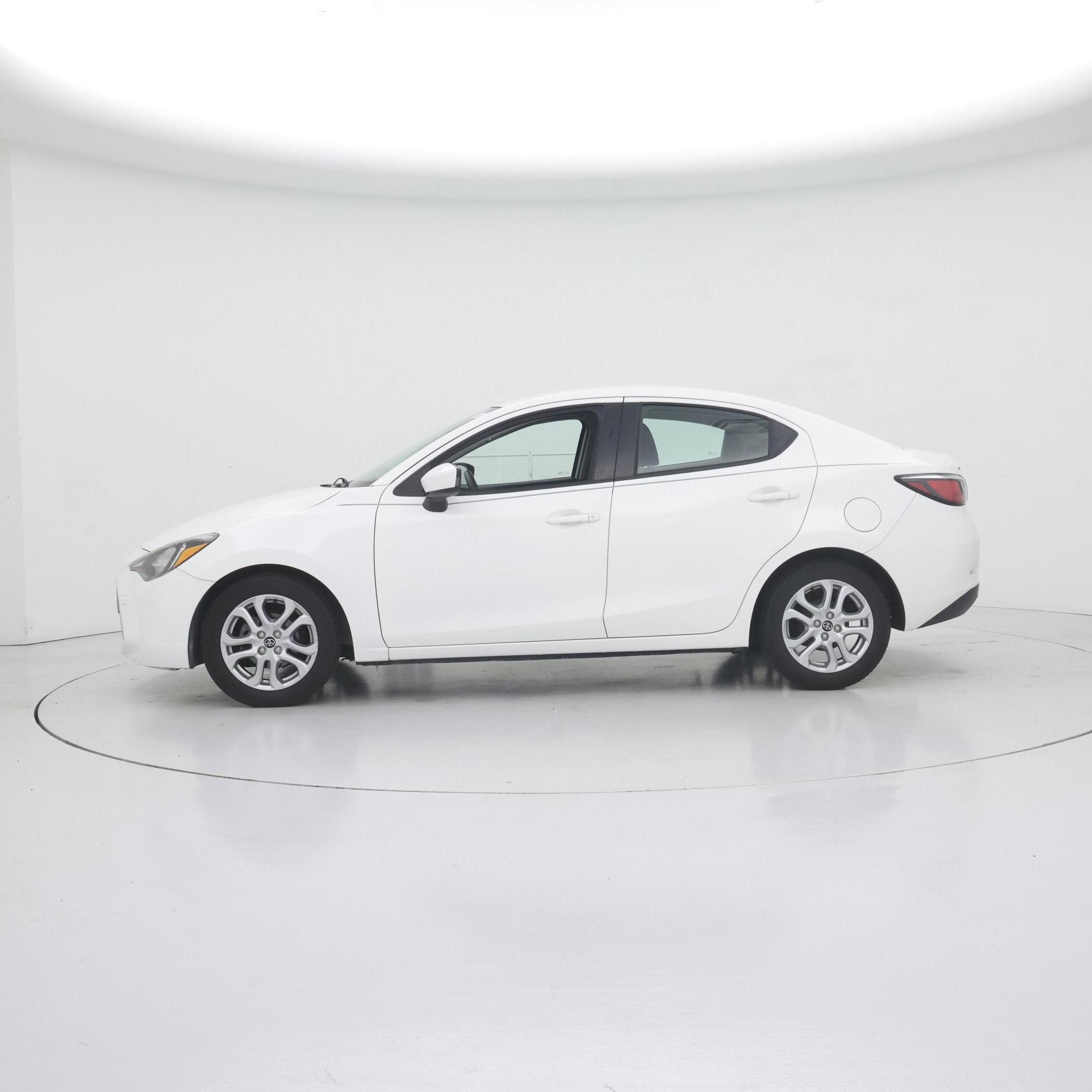 Thumbnail: 2017 Toyota Yaris iA - 3