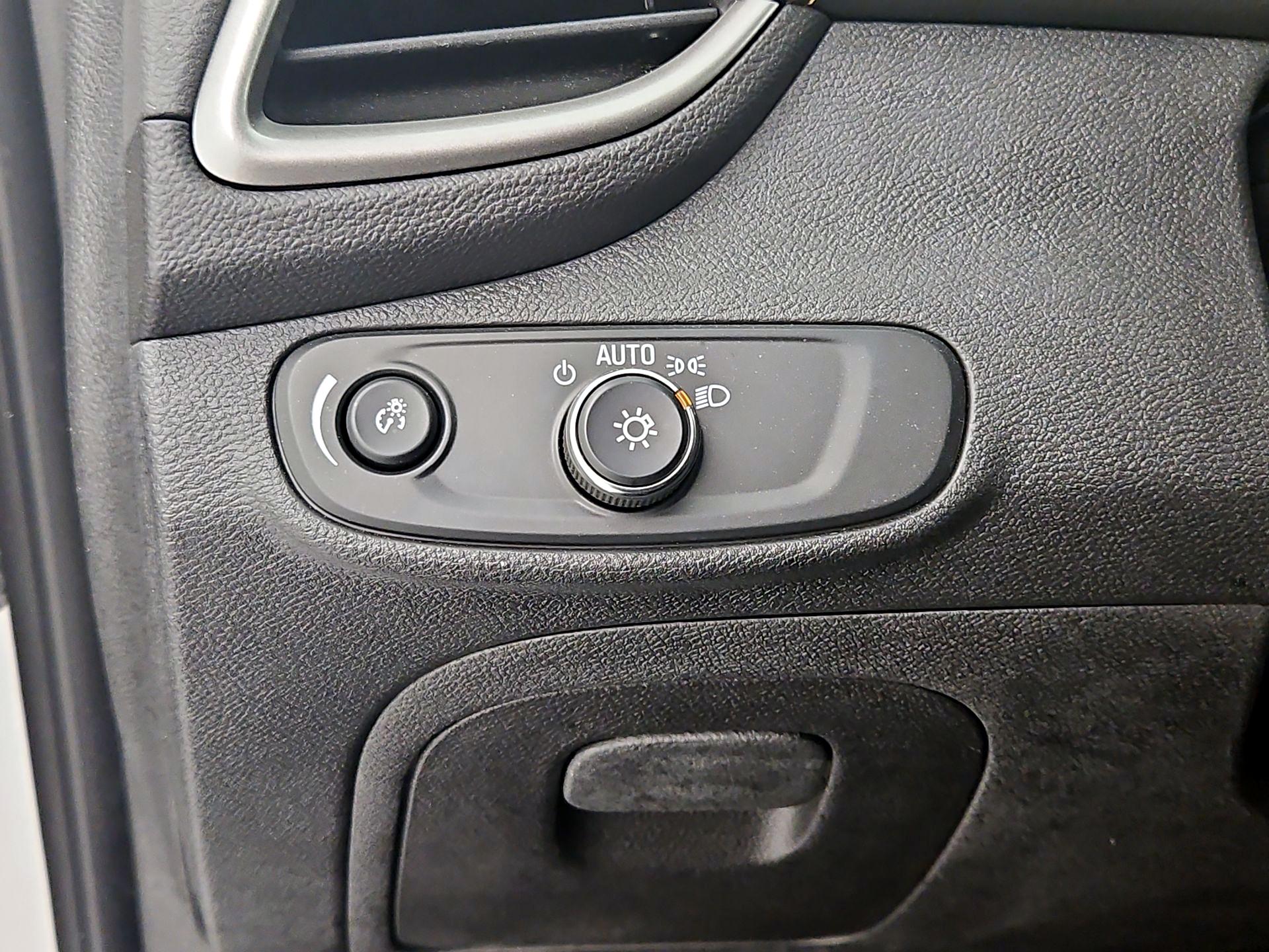 Thumbnail: 2018 Chevrolet Trax - 13