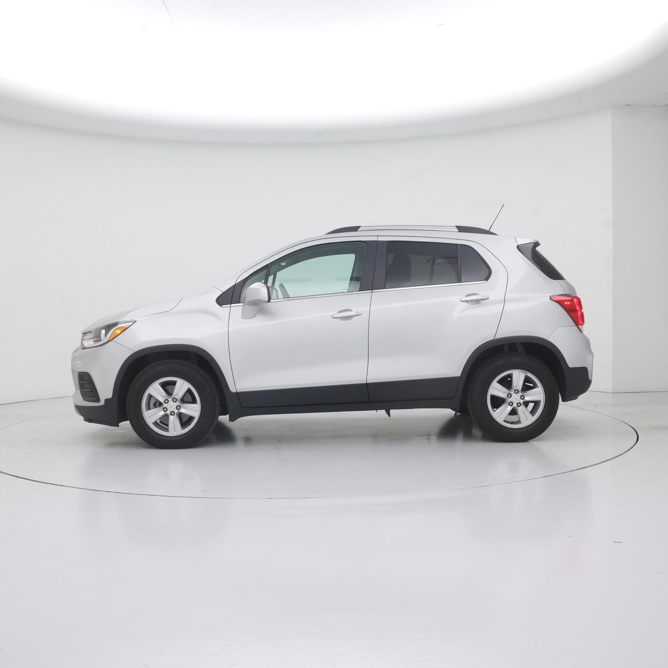 Thumbnail: 2018 Chevrolet Trax - 3