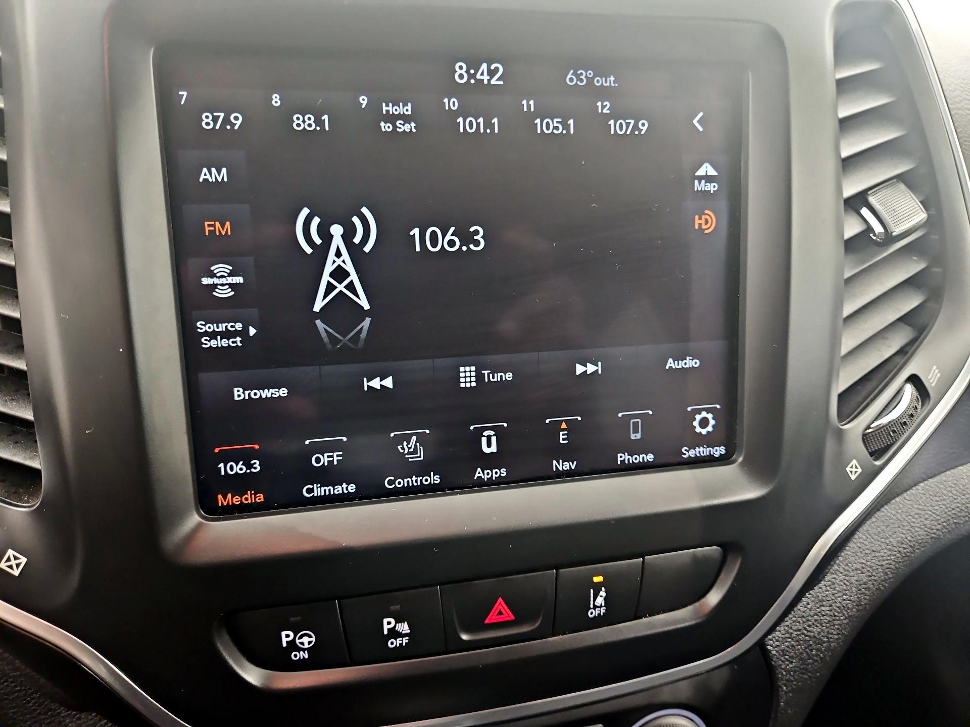 Thumbnail: 2023 Jeep Cherokee - 16