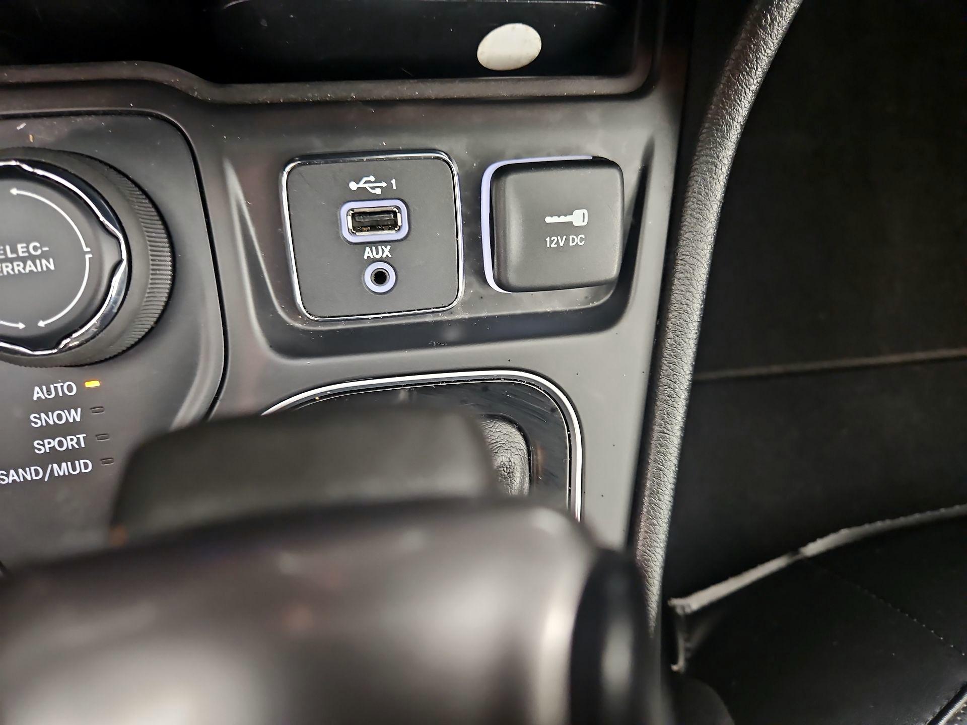 Thumbnail: 2023 Jeep Cherokee - 19