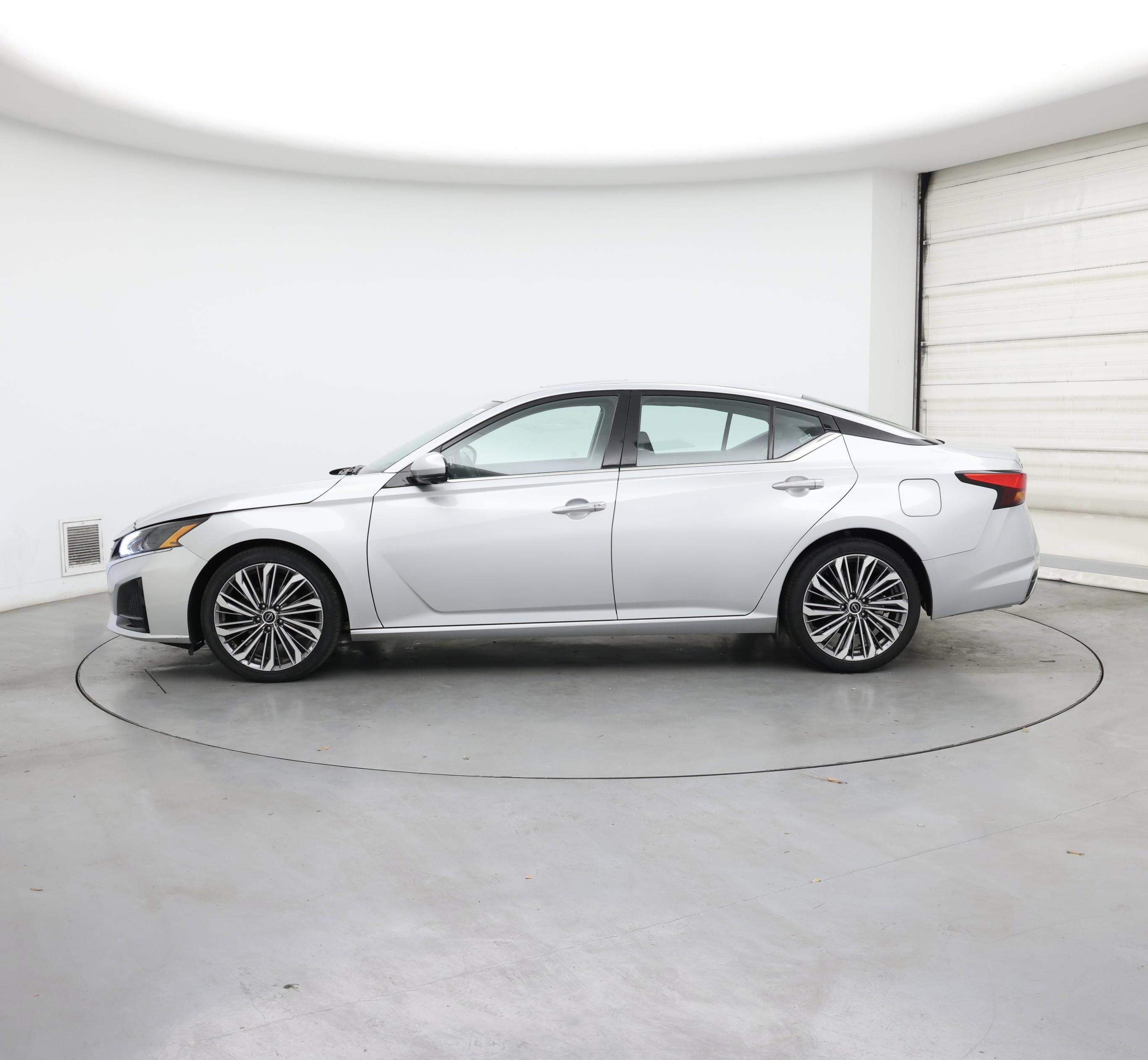 Thumbnail: 2023 Nissan Altima - 3