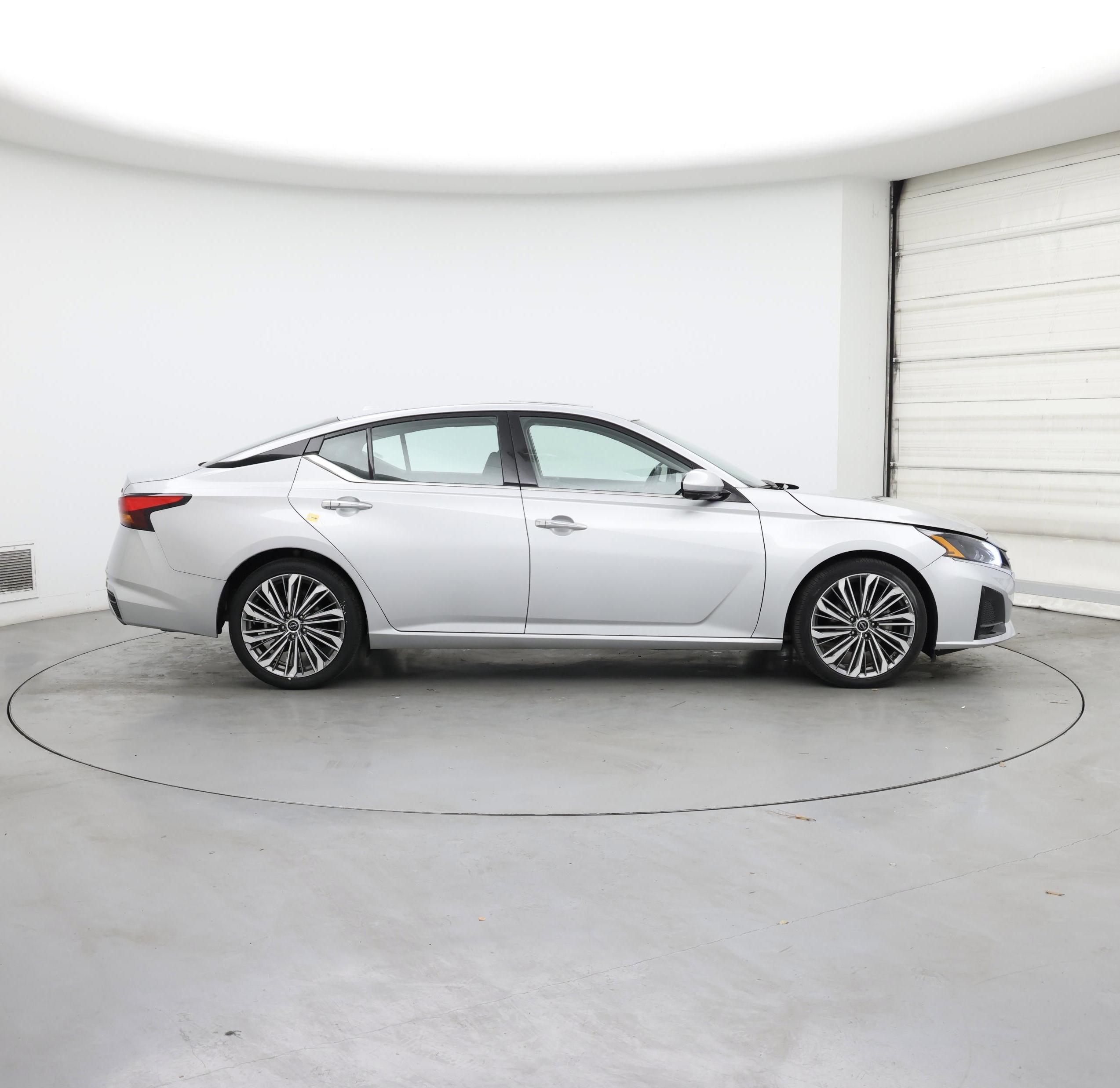 Thumbnail: 2023 Nissan Altima - 7