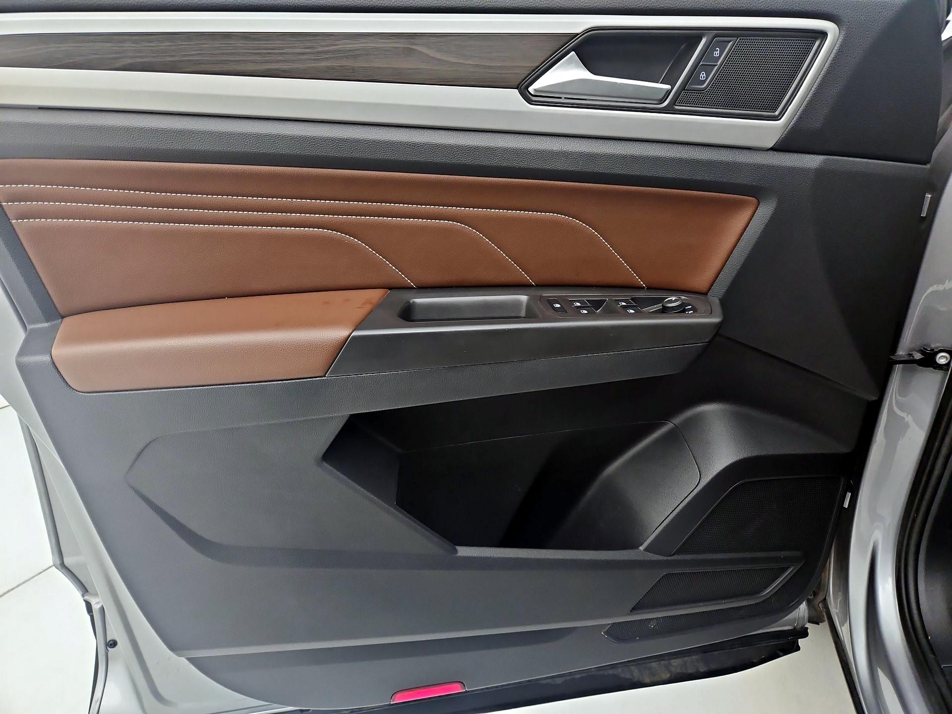 Thumbnail: 2022 Volkswagen Atlas - 12