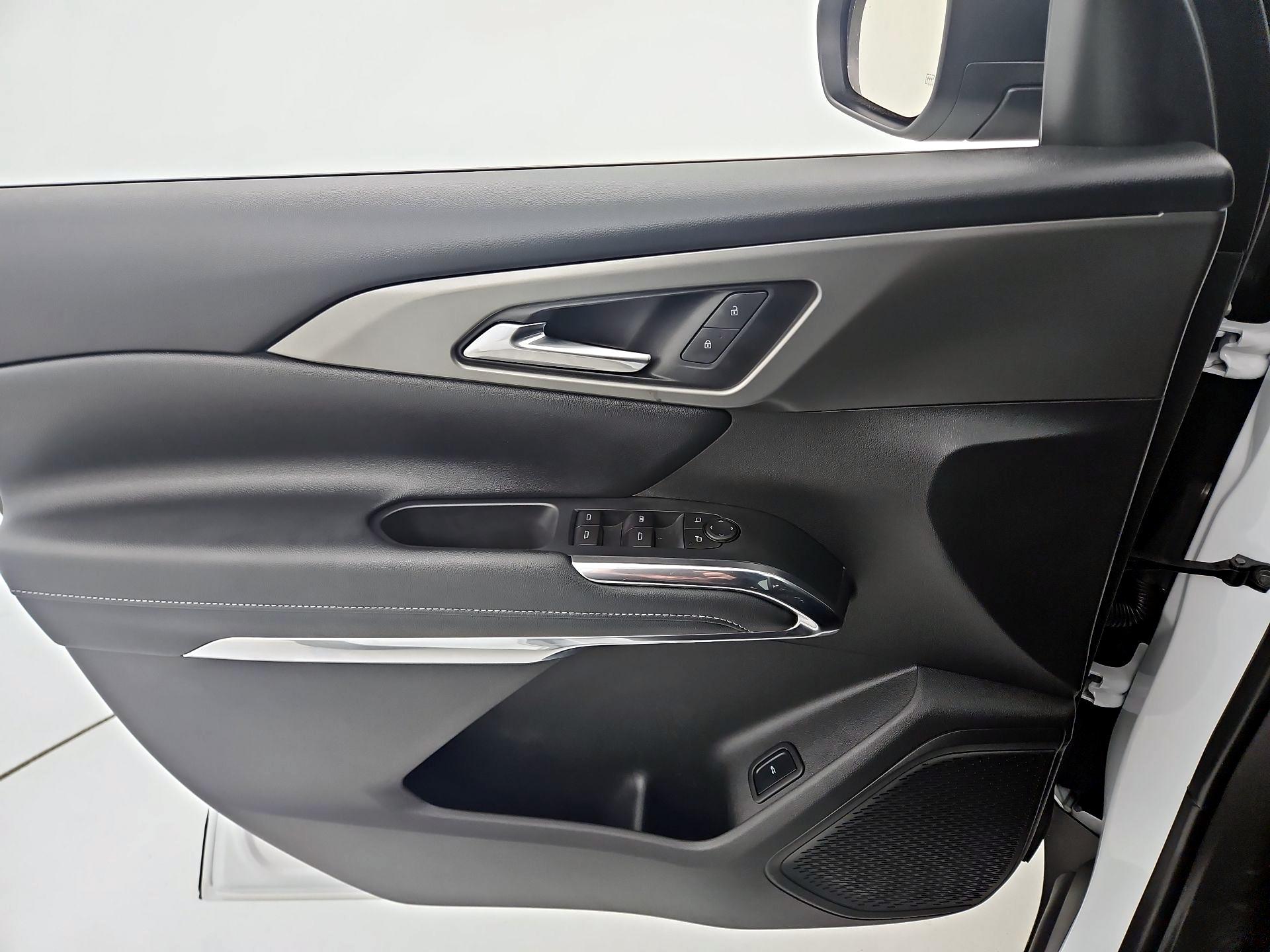 Thumbnail: 2025 Chevrolet Traverse - 12