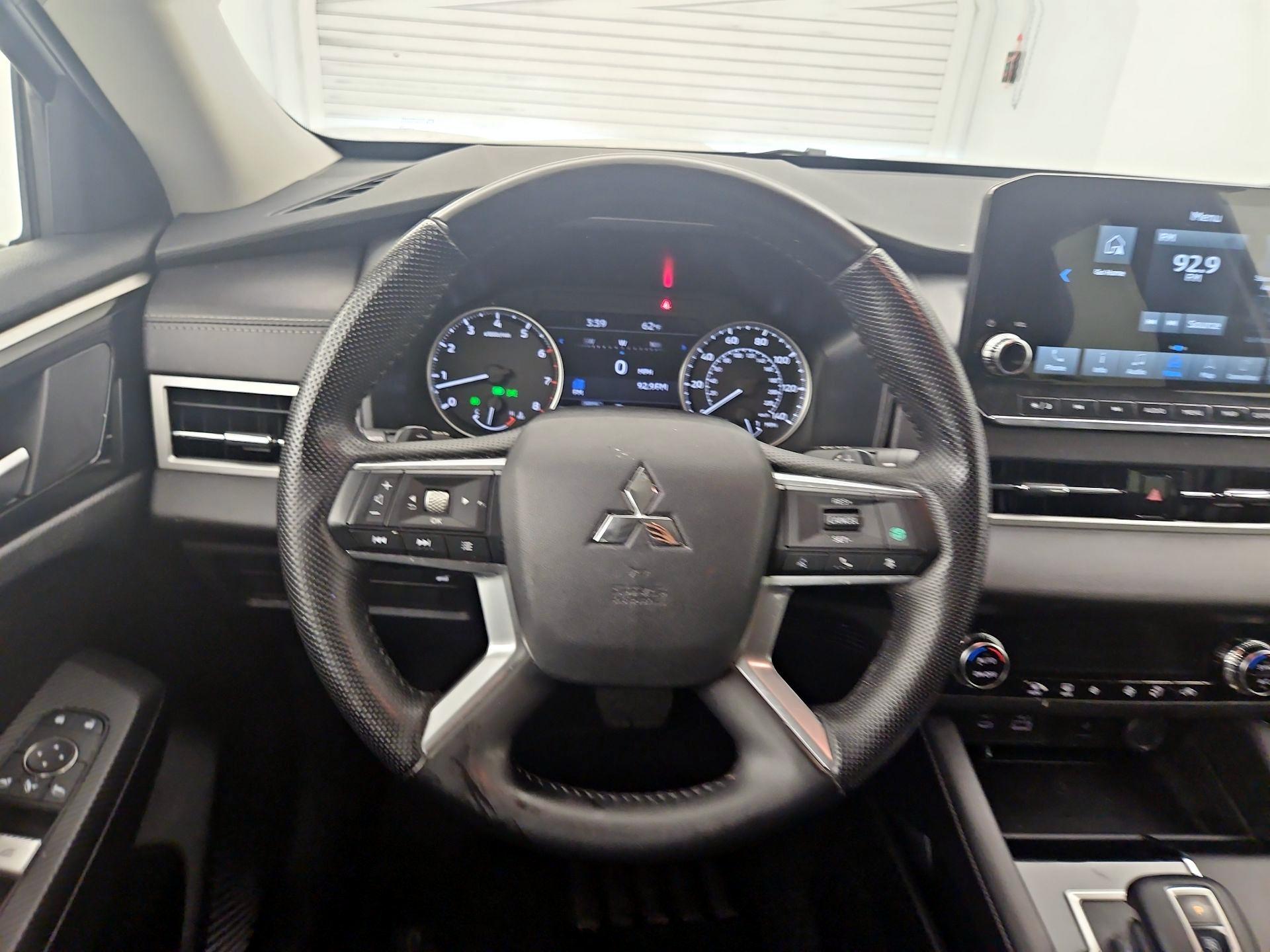 Thumbnail: 2024 Mitsubishi Outlander - 10