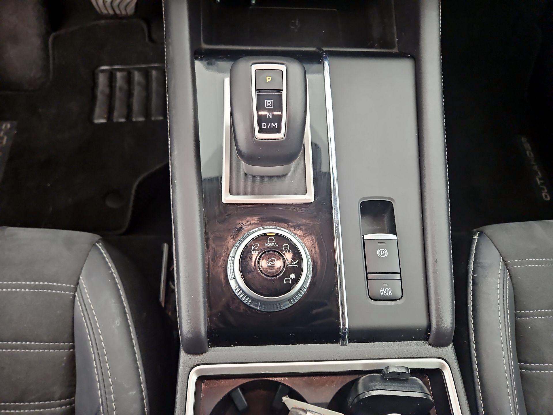 Thumbnail: 2024 Mitsubishi Outlander - 18