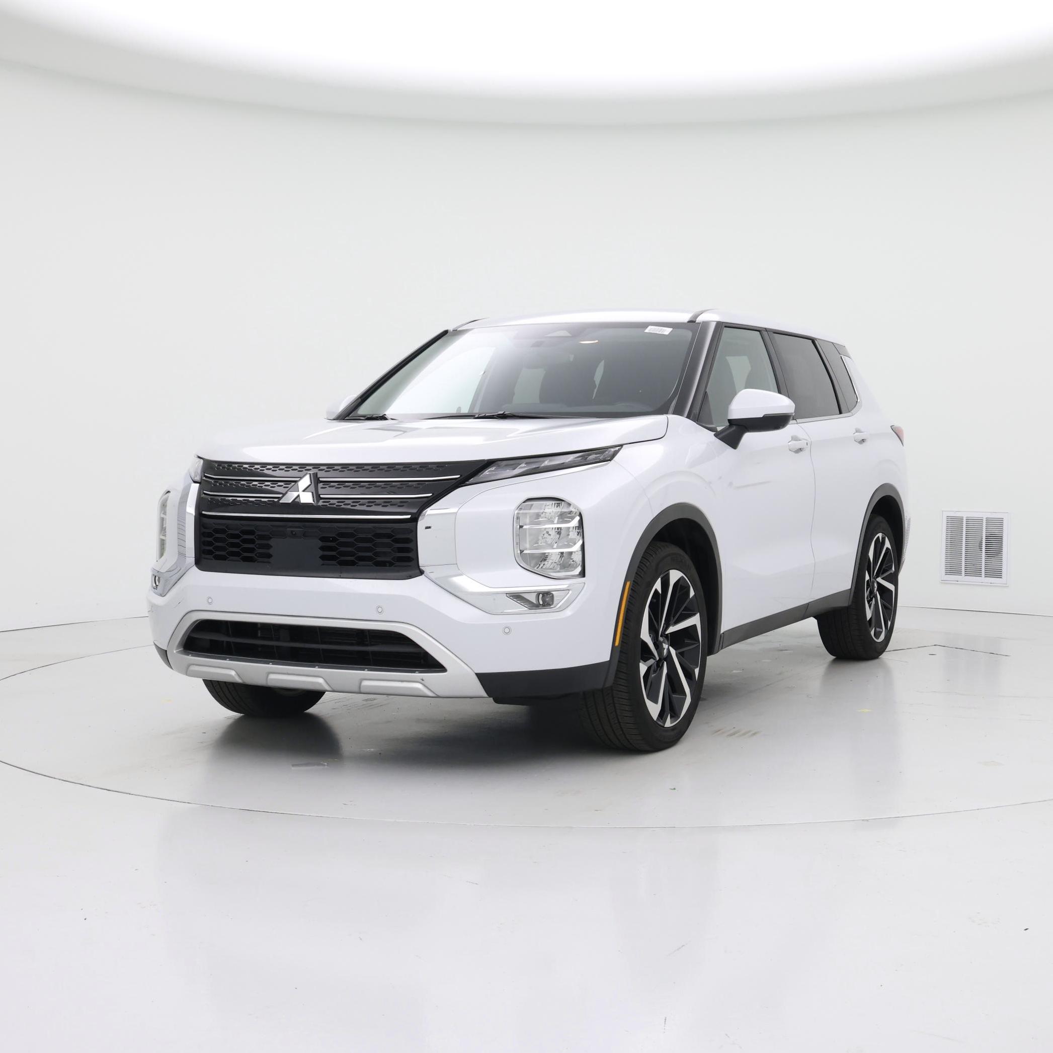 Thumbnail: 2024 Mitsubishi Outlander - 4