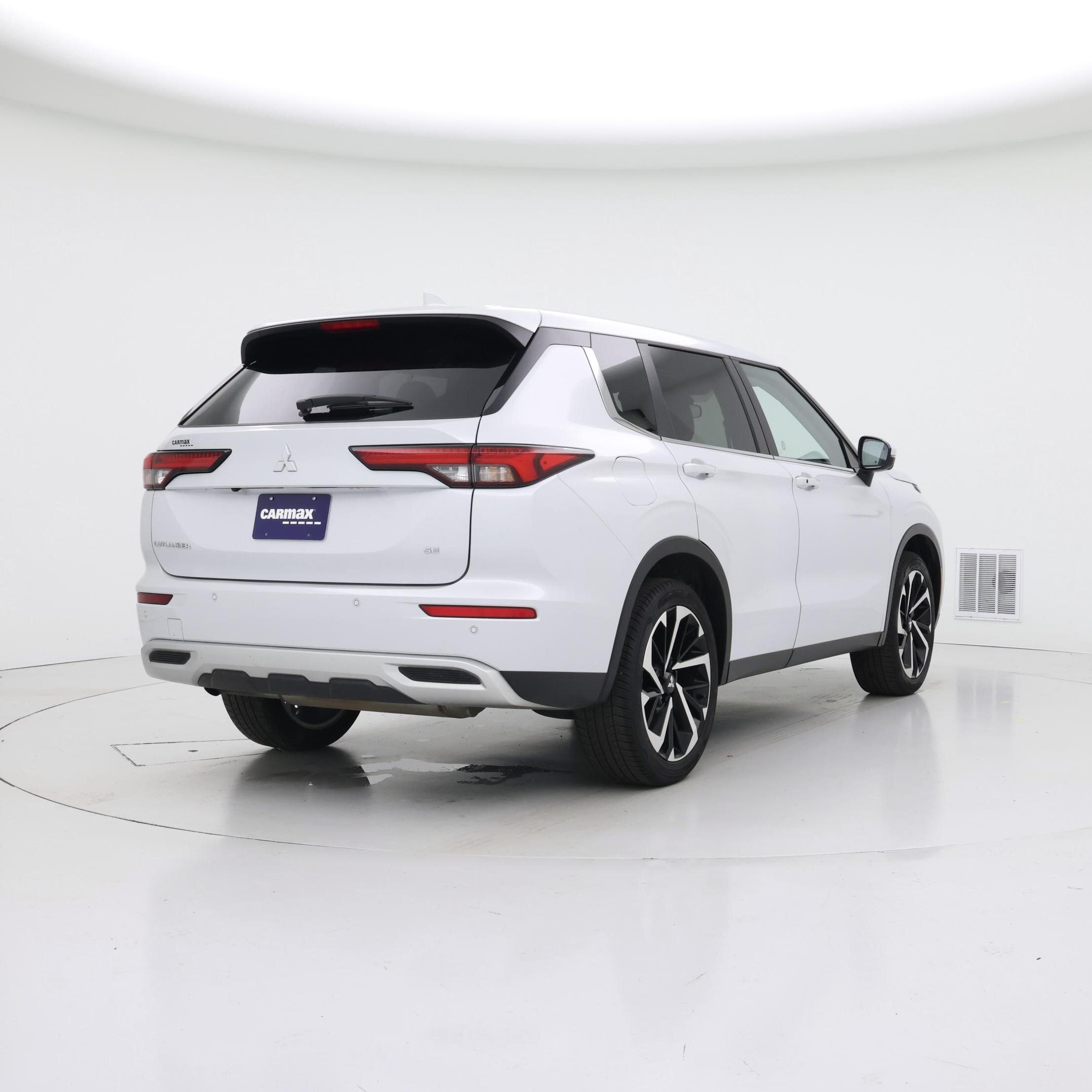 Thumbnail: 2024 Mitsubishi Outlander - 8