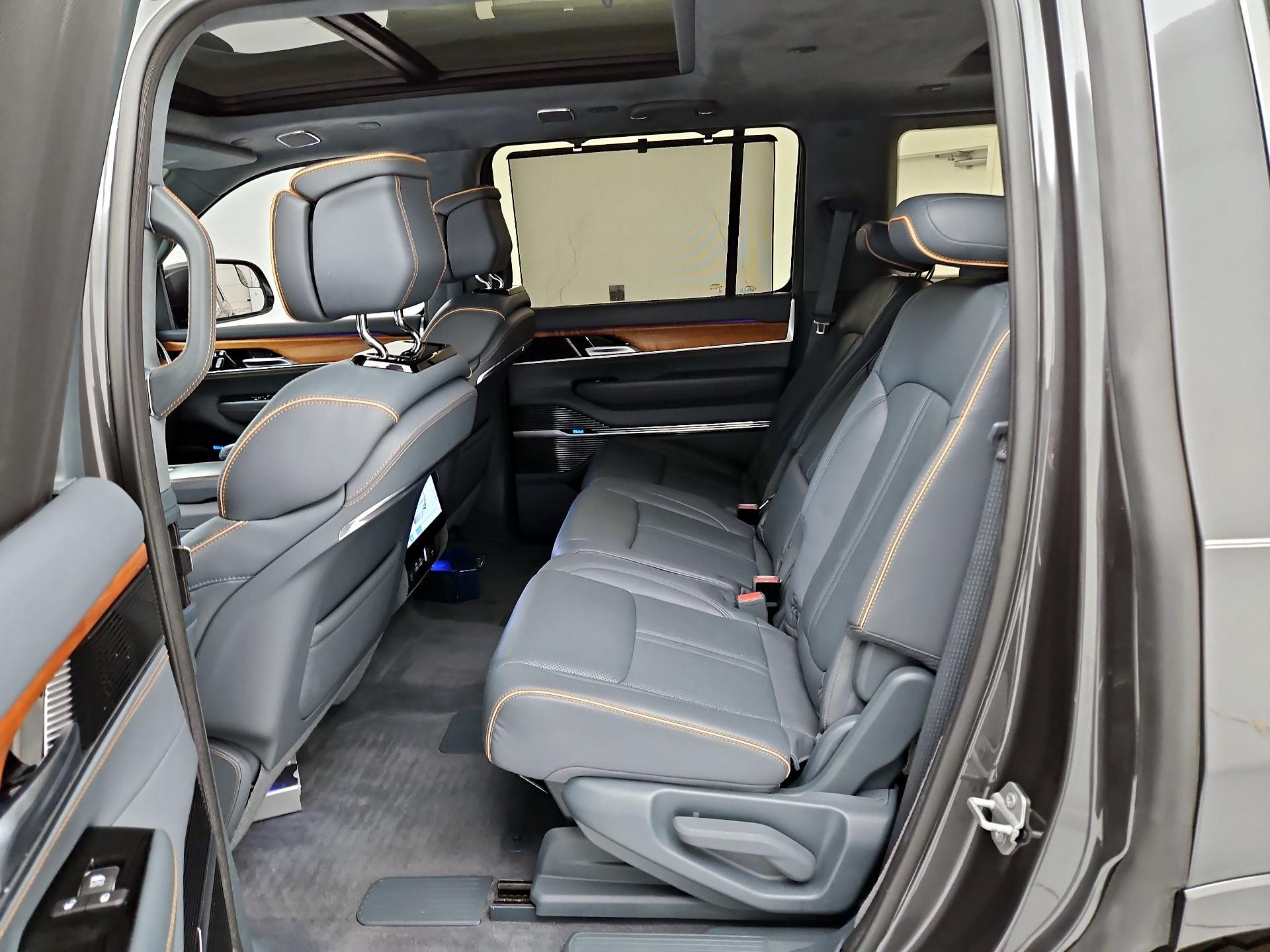 Thumbnail: 2022 Jeep Grand Wagoneer - 20