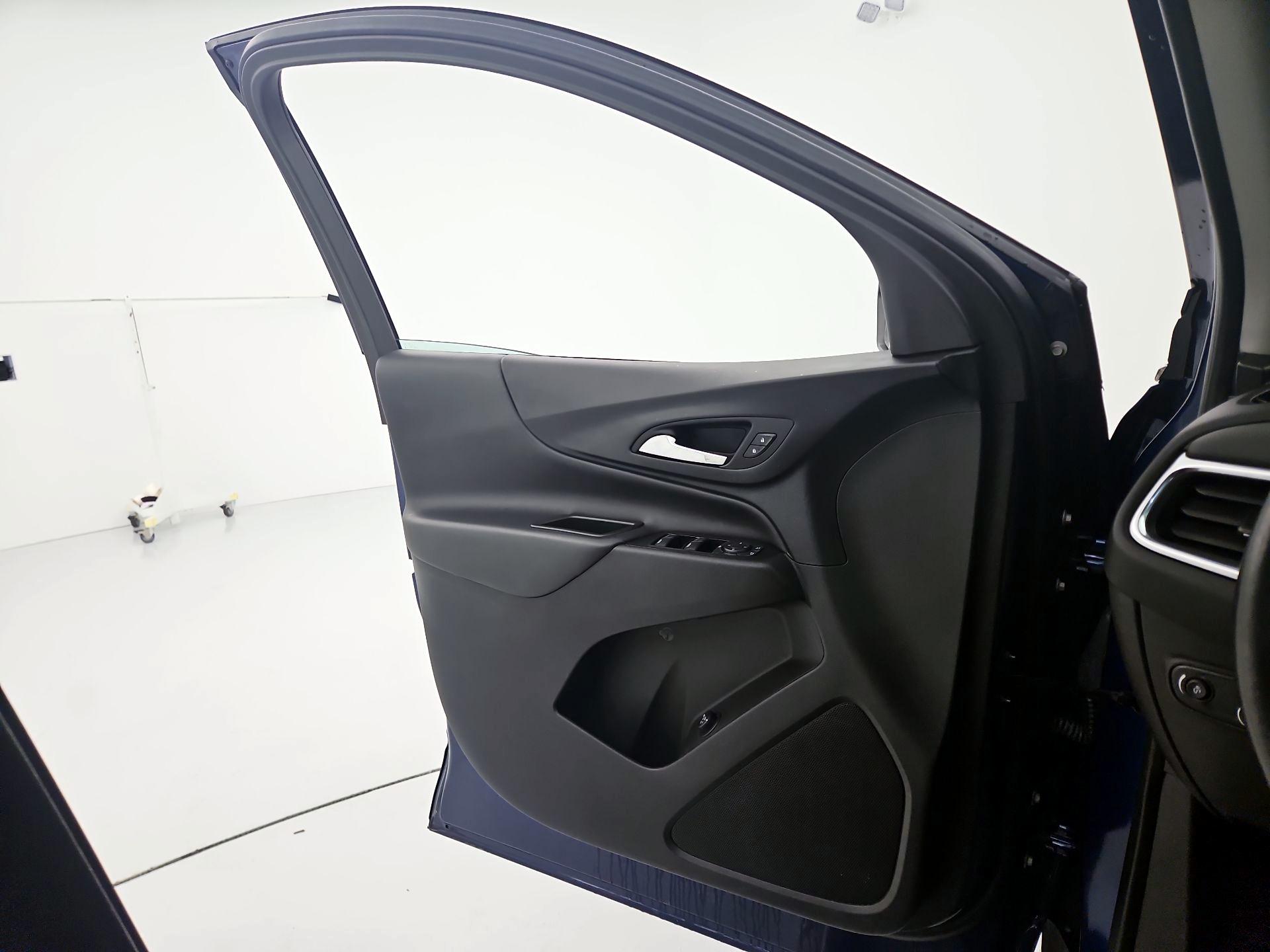 Thumbnail: 2022 Chevrolet Equinox - 12