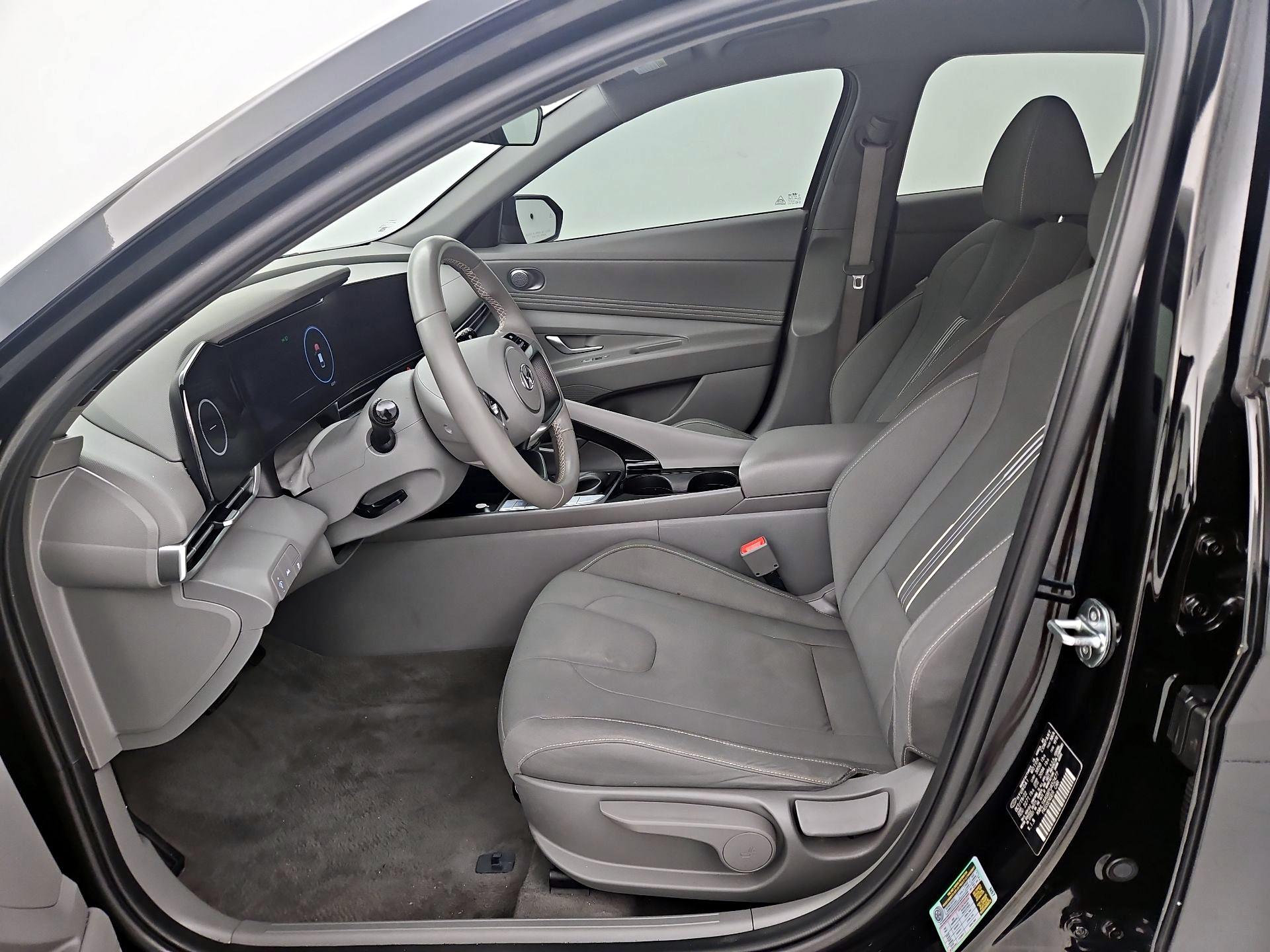 Thumbnail: 2023 Toyota RAV4 - 11