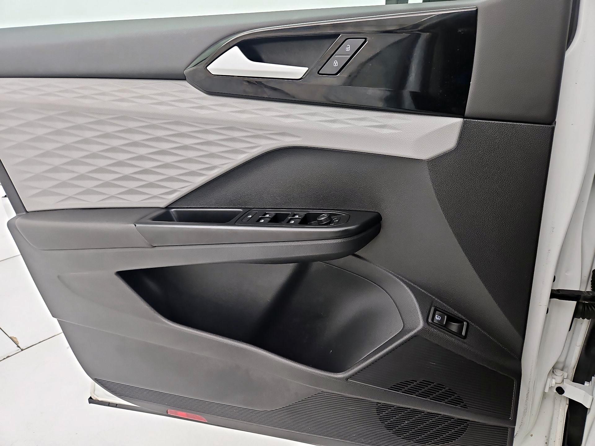 Thumbnail: 2022 Volkswagen Taos - 12