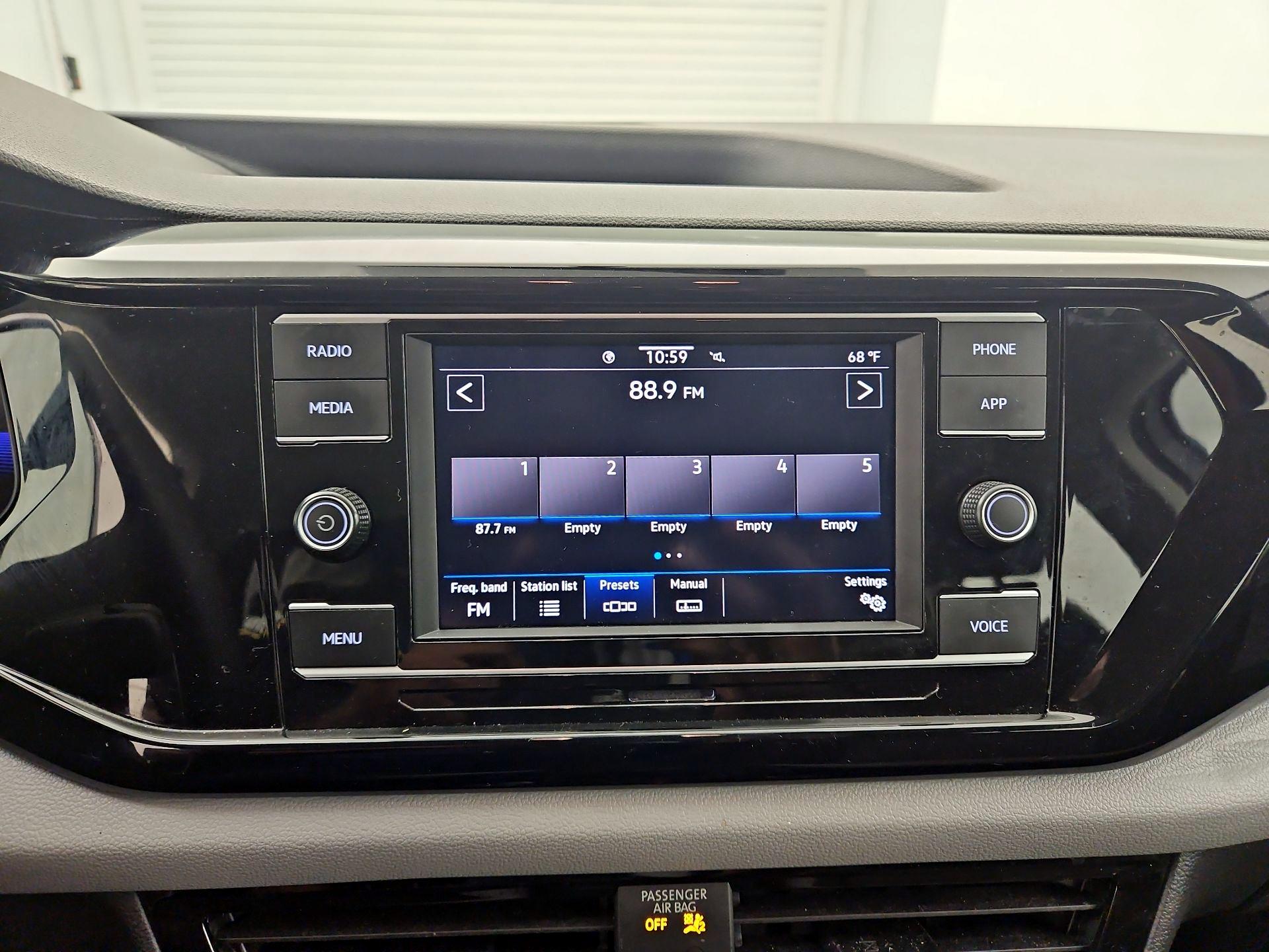 Thumbnail: 2022 Volkswagen Taos - 16