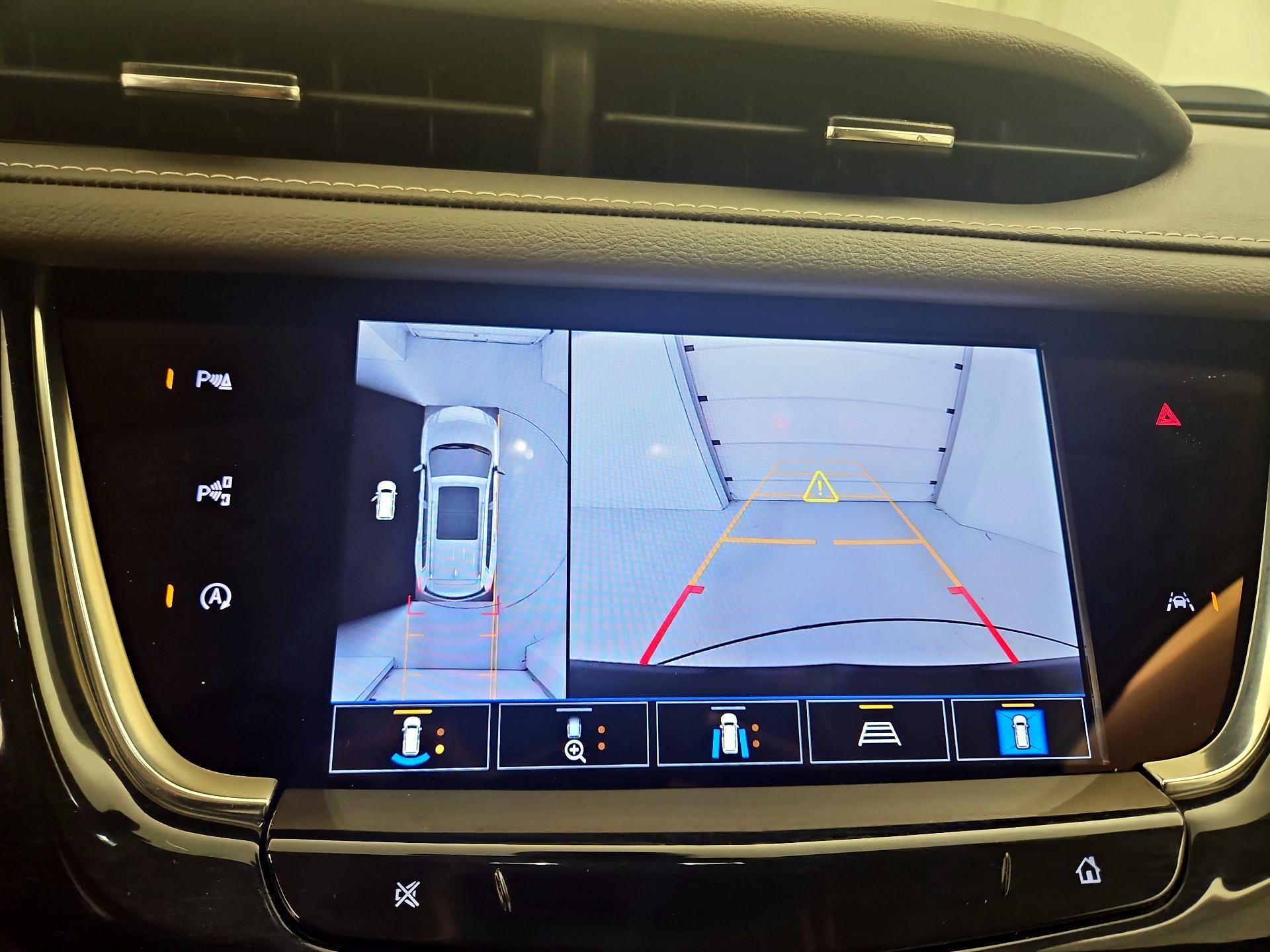 Thumbnail: 2024 Cadillac XT6 - 15