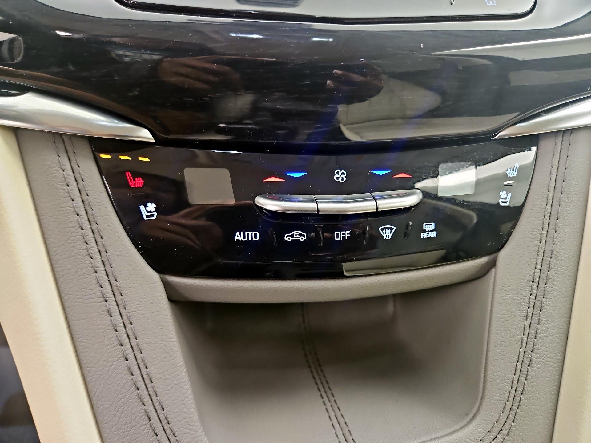 Thumbnail: 2024 Cadillac XT6 - 17