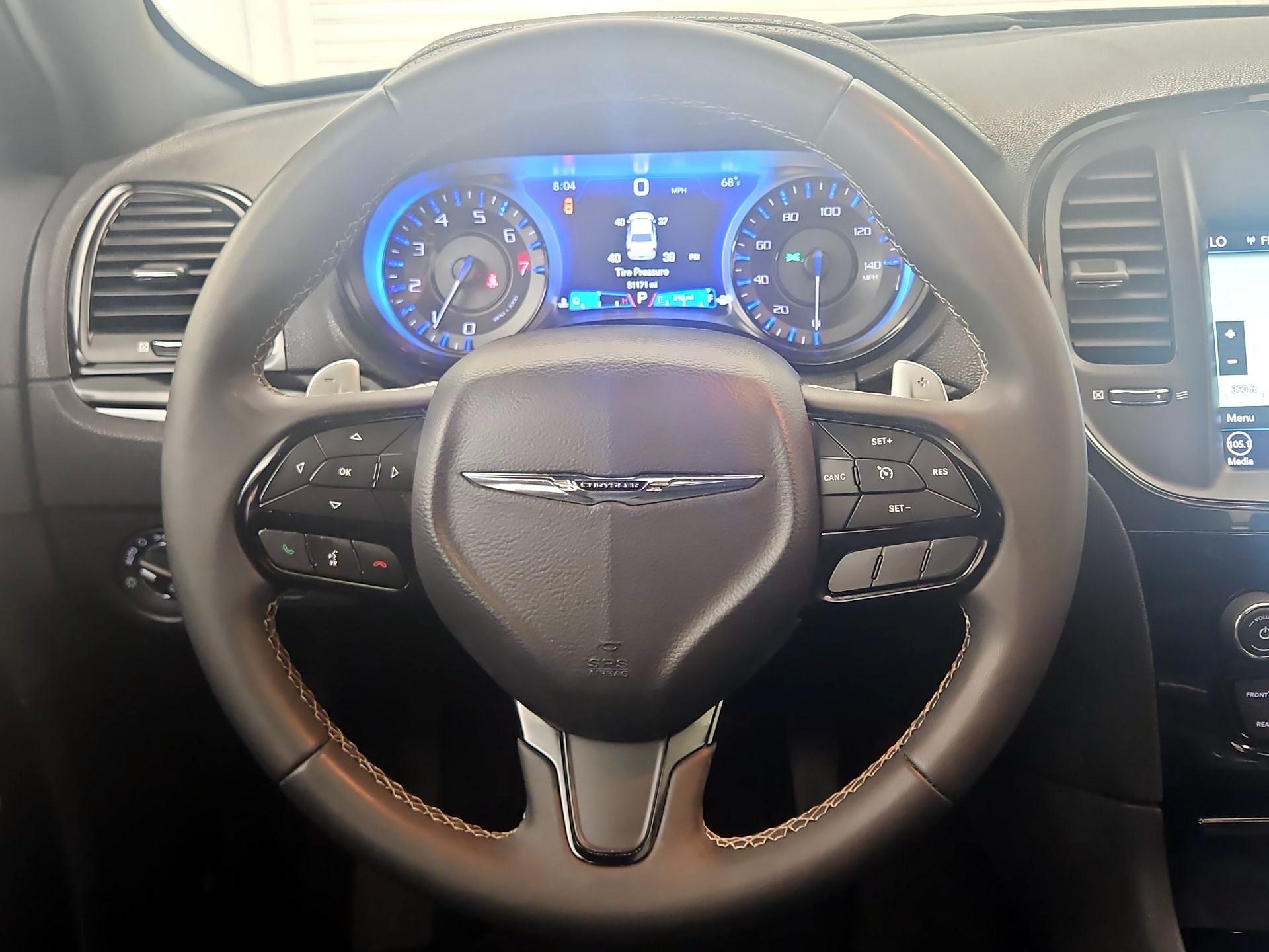 Thumbnail: 2023 Chrysler 300 - 10