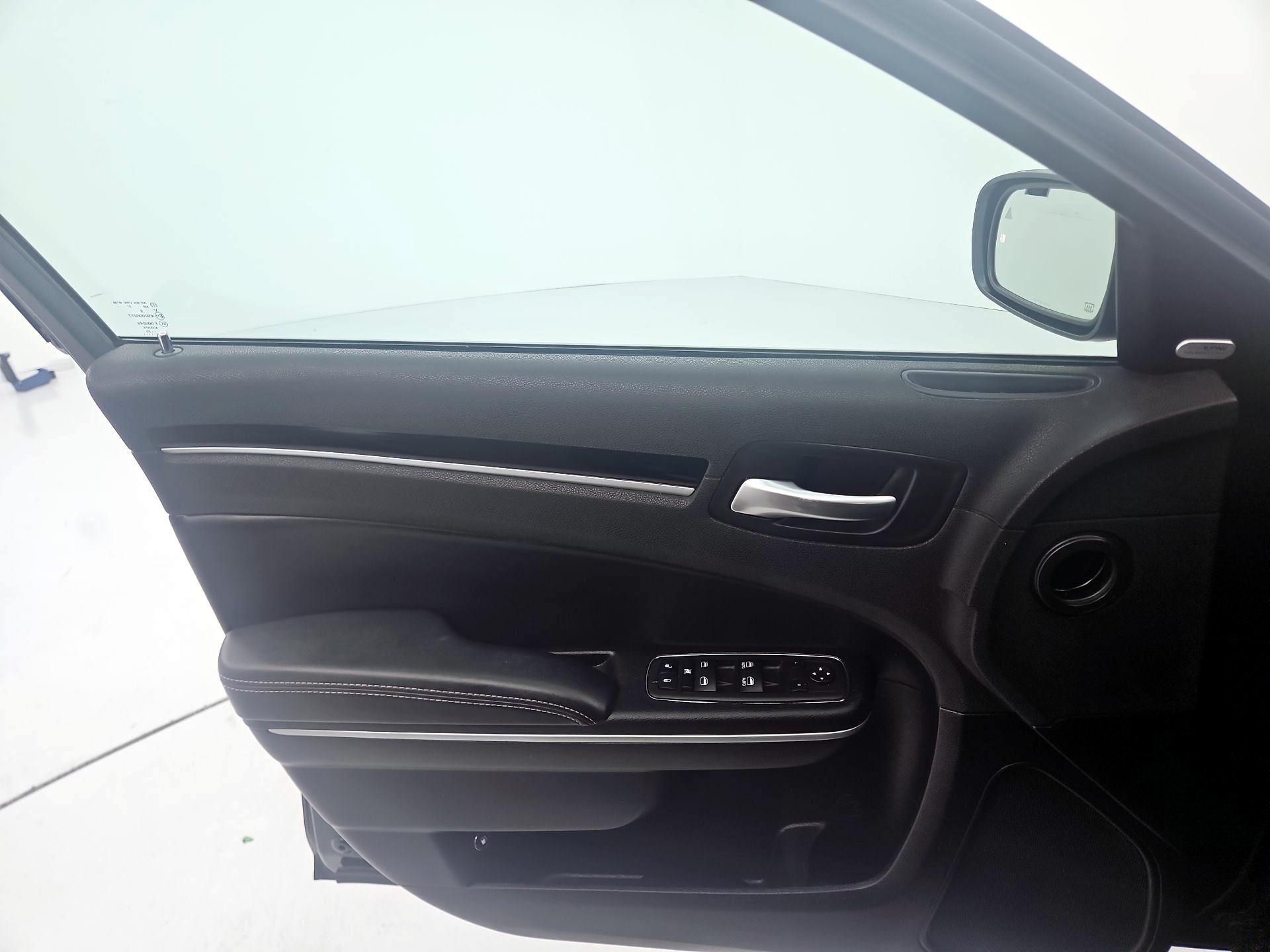 Thumbnail: 2023 Chrysler 300 - 12