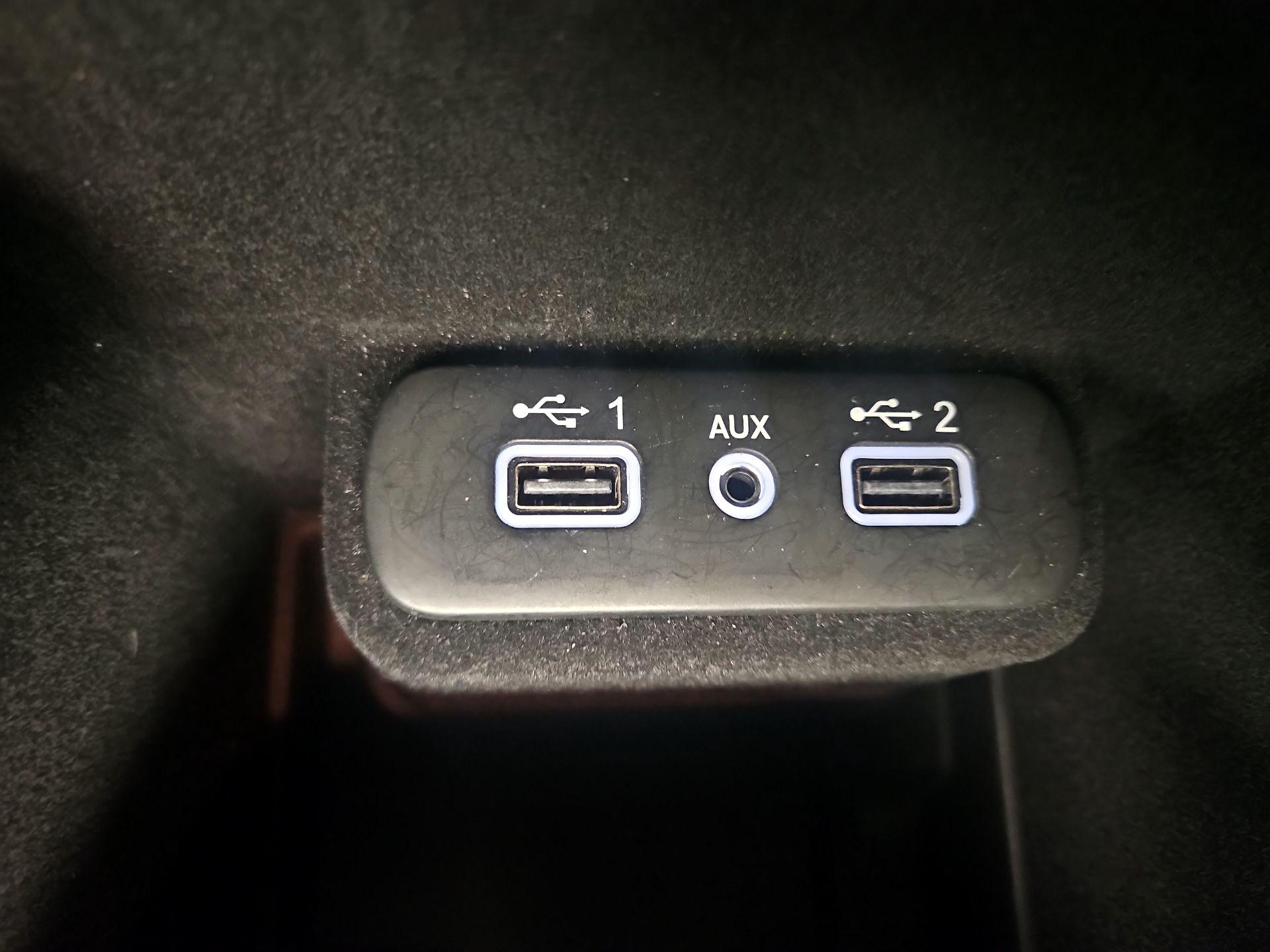 Thumbnail: 2023 Chrysler 300 - 19