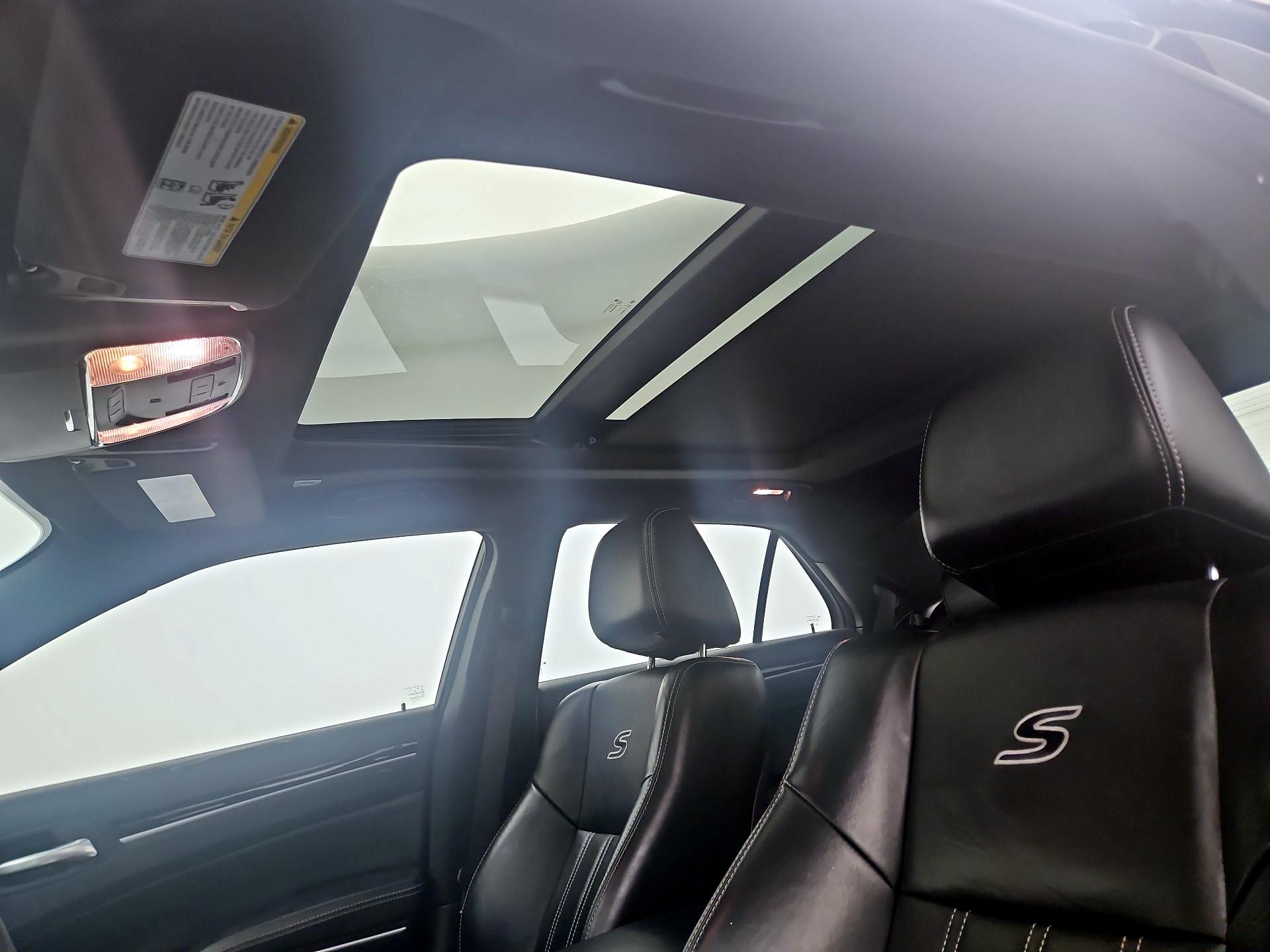 Thumbnail: 2023 Chrysler 300 - 20