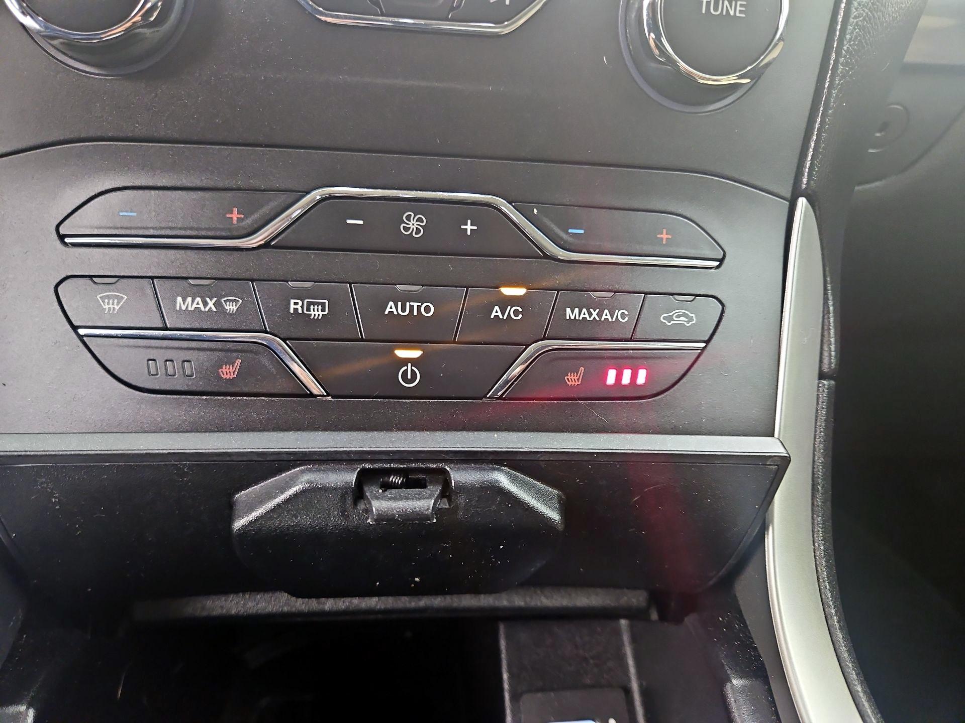 Thumbnail: 2020 Ford Edge - 17