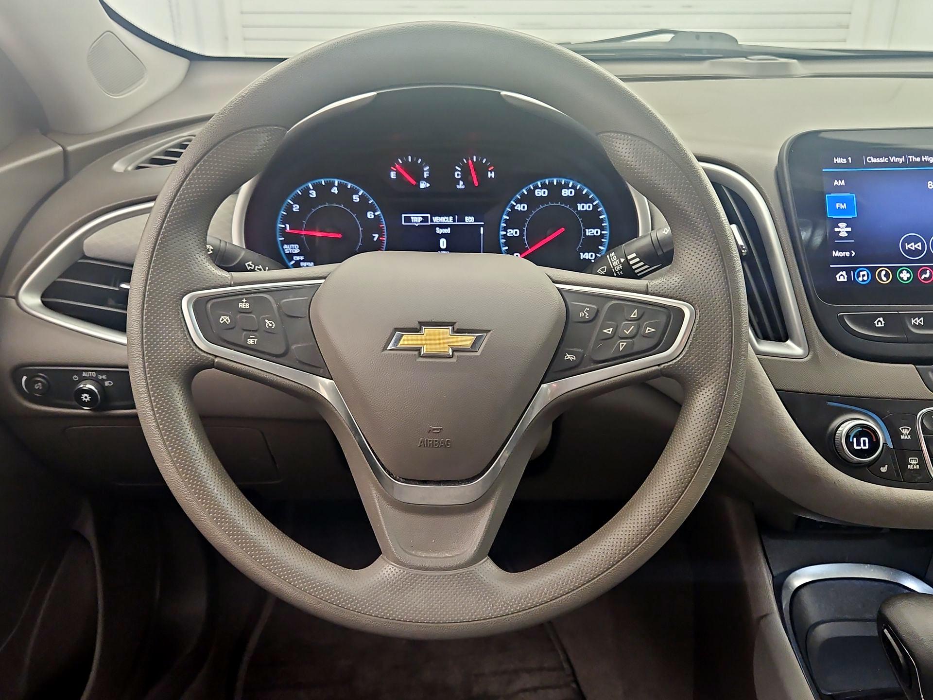 Thumbnail: 2022 Chevrolet Malibu - 10