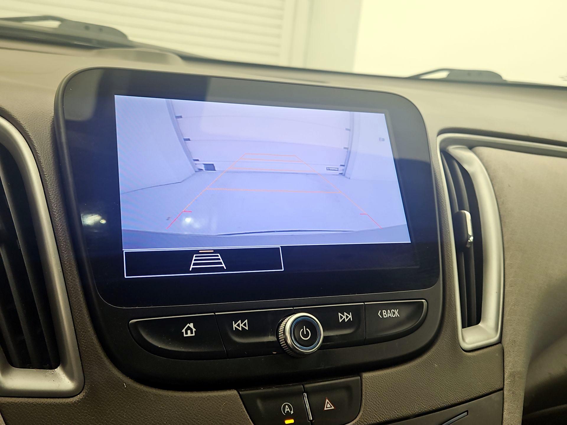 Thumbnail: 2022 Chevrolet Malibu - 14