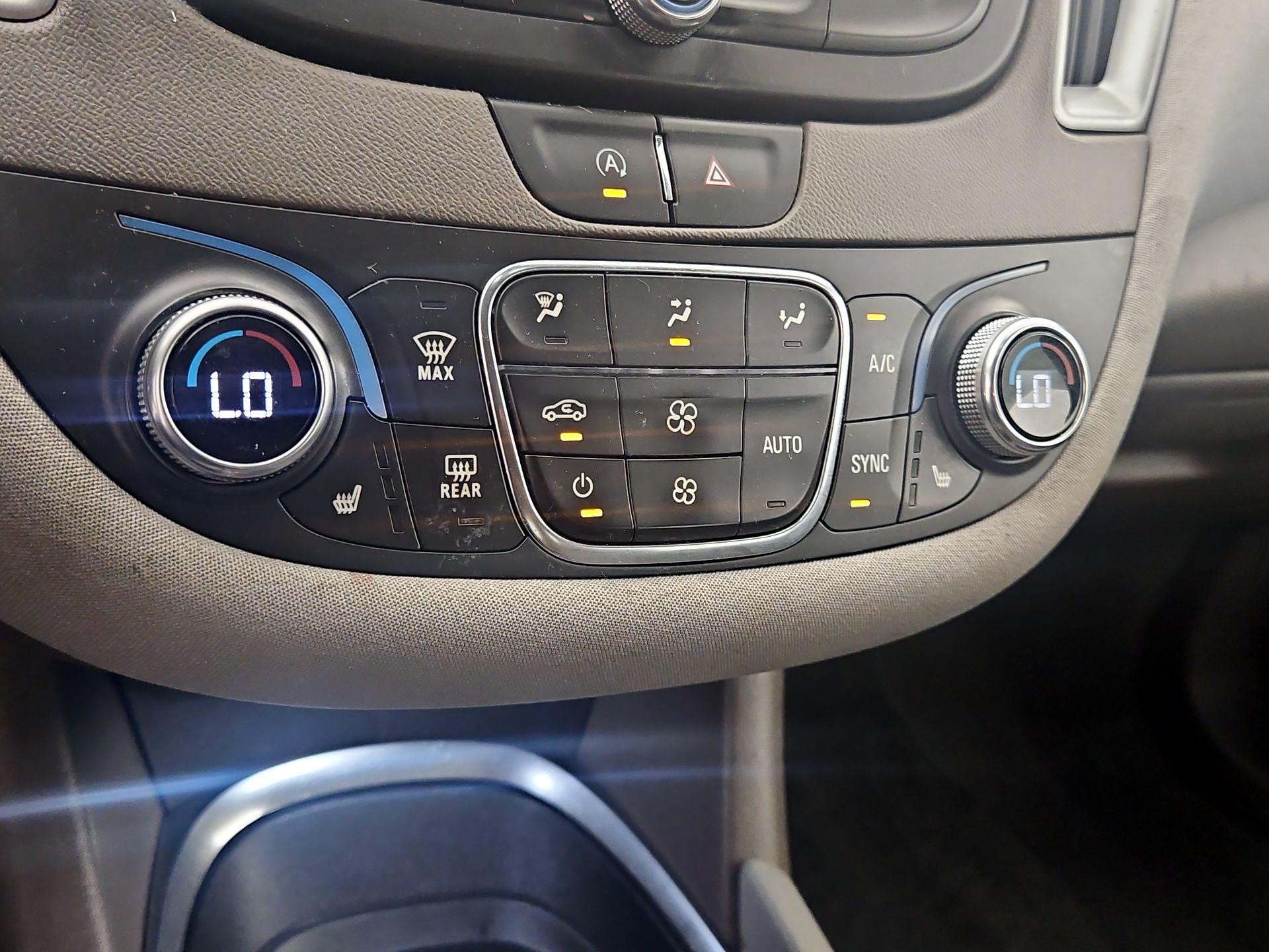 Thumbnail: 2022 Chevrolet Malibu - 16