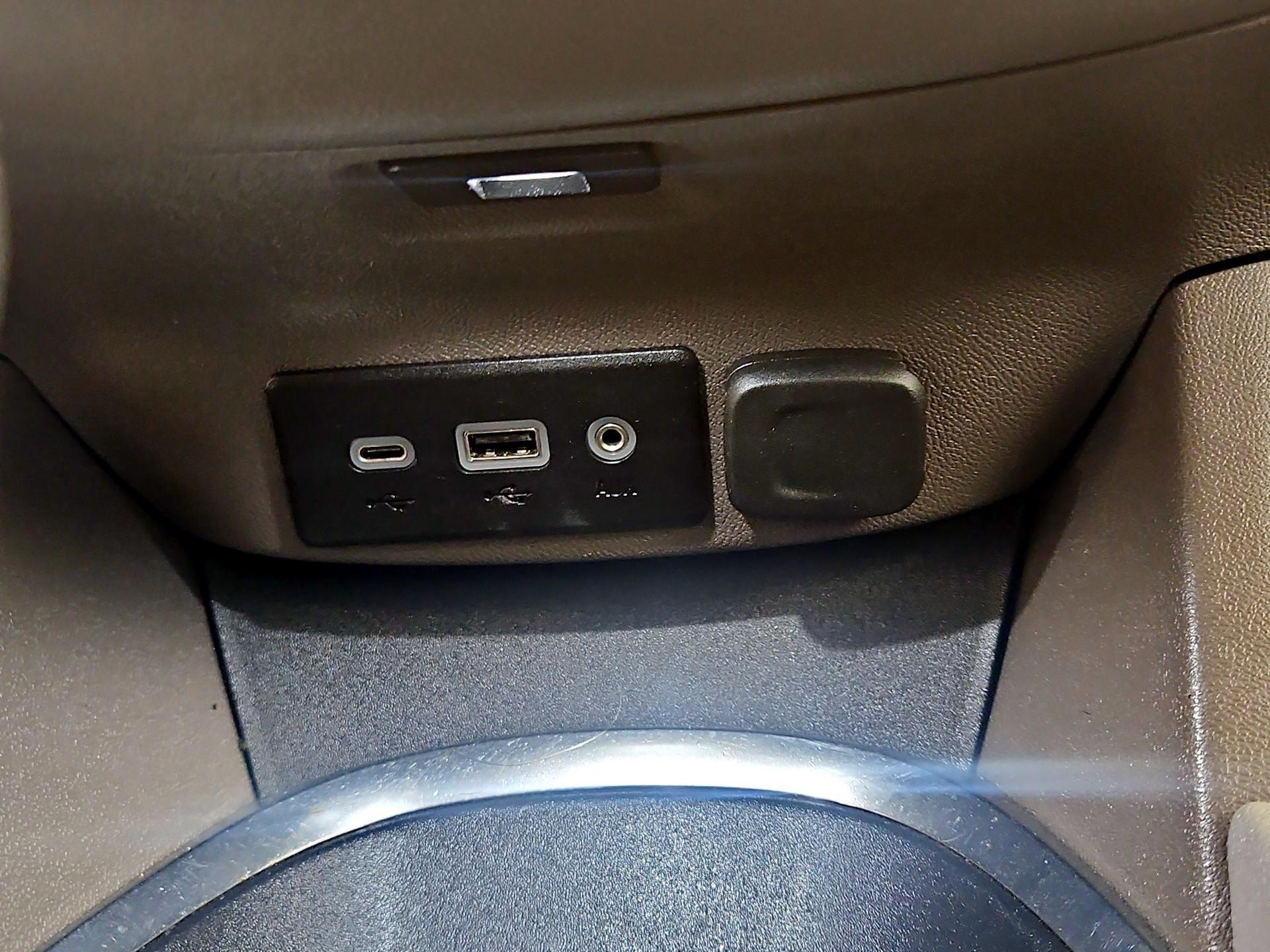 Thumbnail: 2022 Chevrolet Malibu - 18