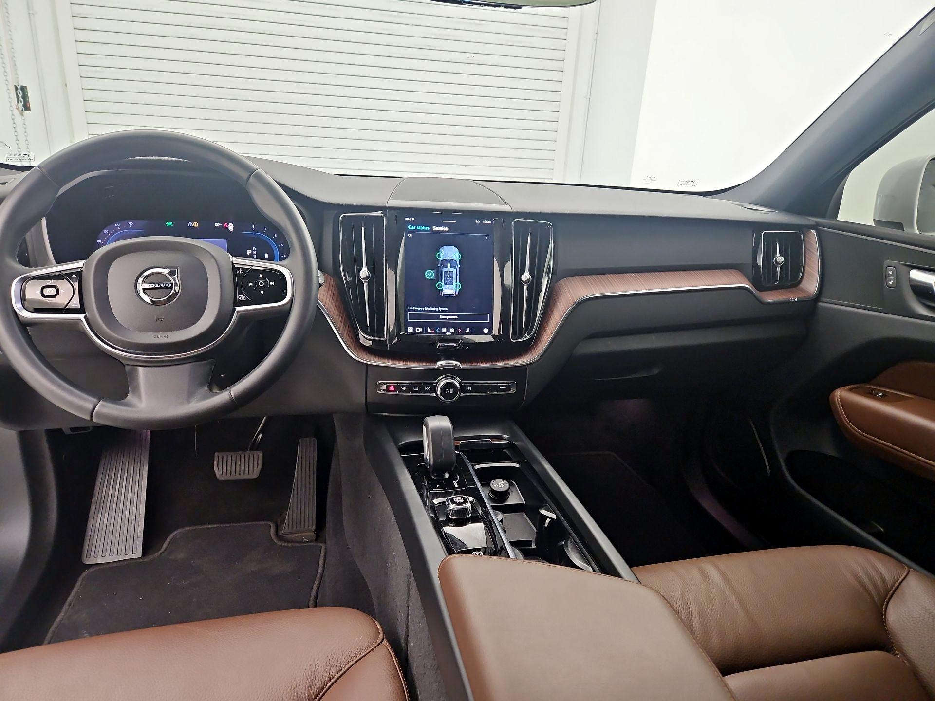 Thumbnail: 2023 Volvo XC60 - 9