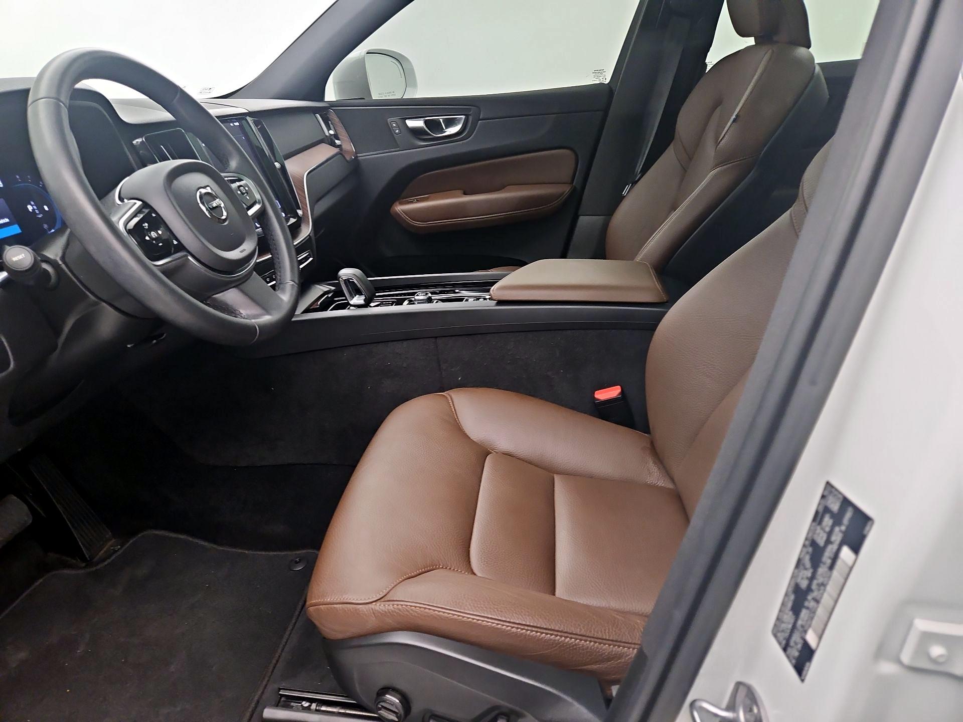 Thumbnail: 2023 Volvo XC60 - 11