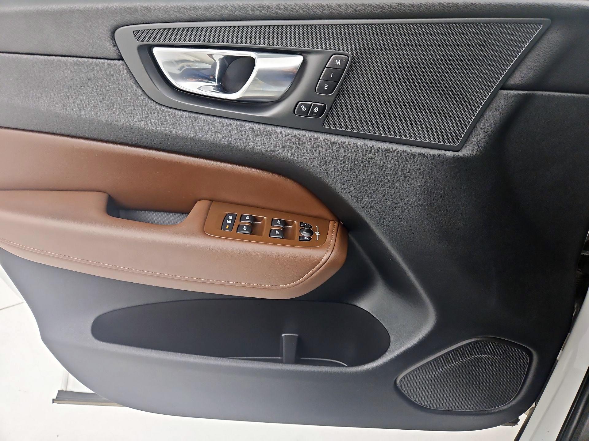 Thumbnail: 2023 Volvo XC60 - 12