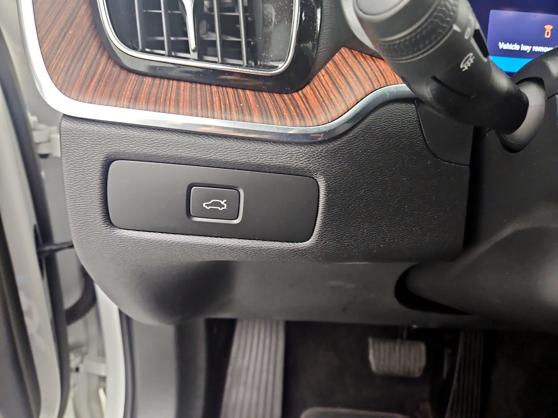 Thumbnail: 2023 Volvo XC60 - 13