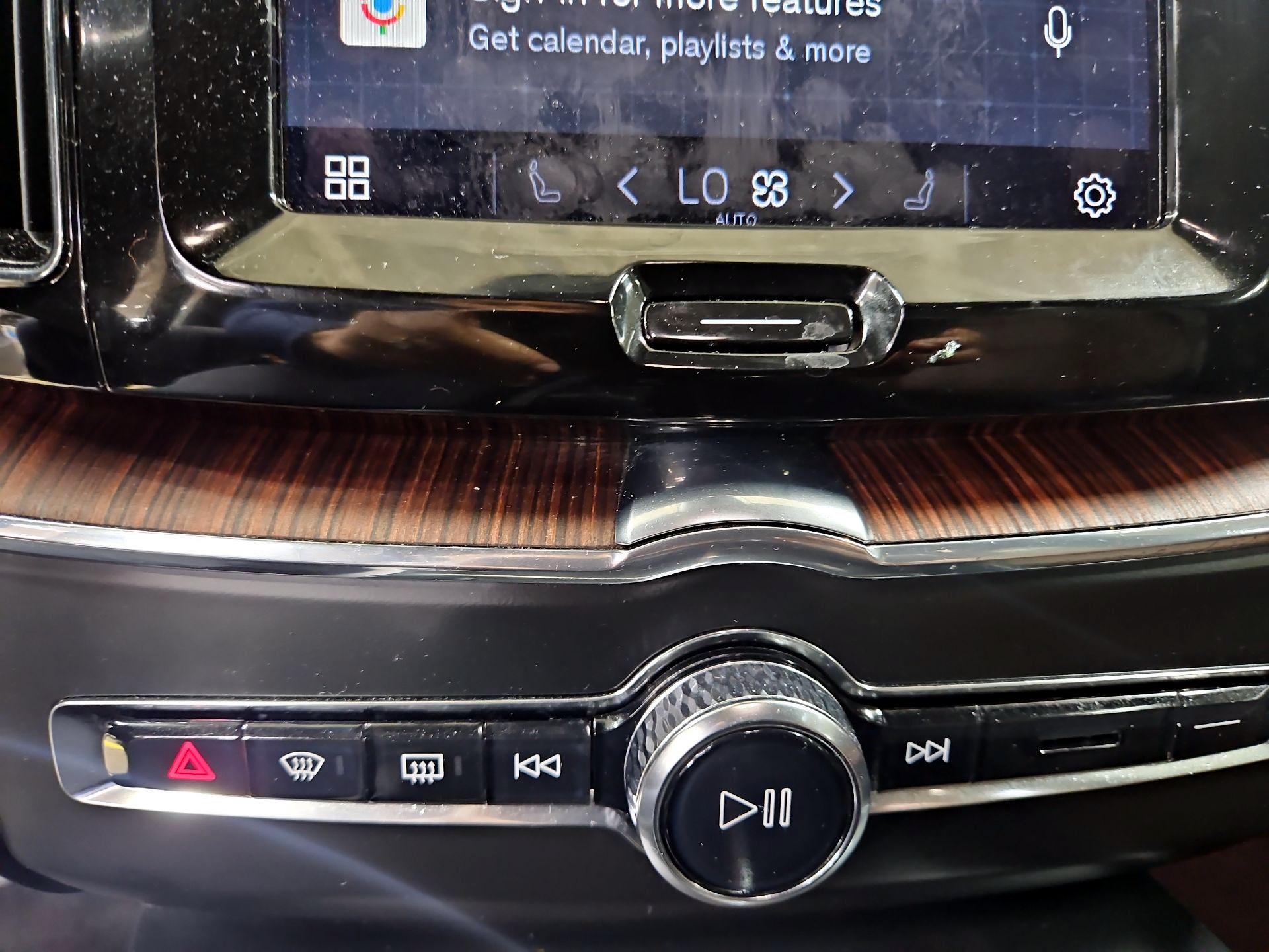 Thumbnail: 2023 Volvo XC60 - 16