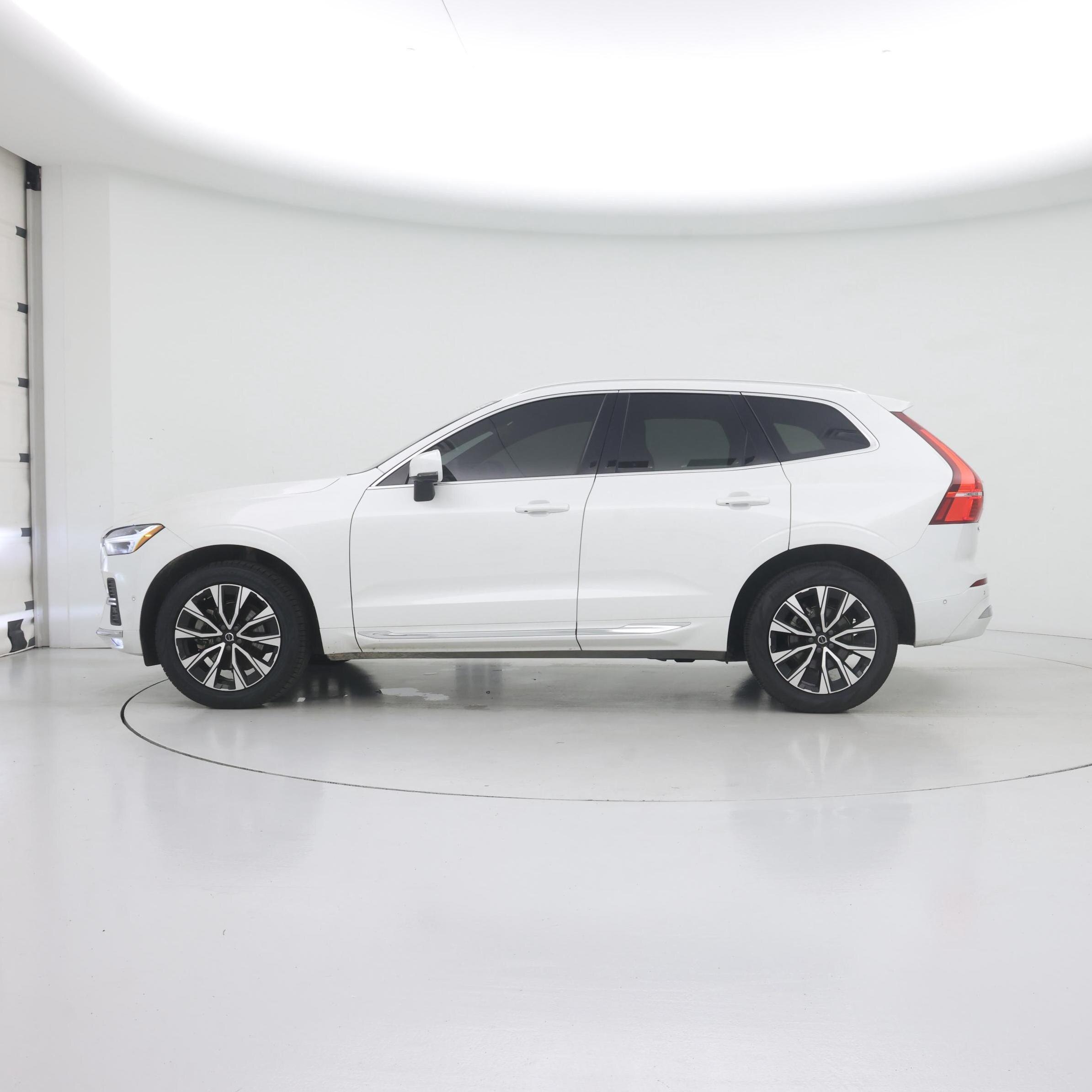 Thumbnail: 2023 Volvo XC60 - 3