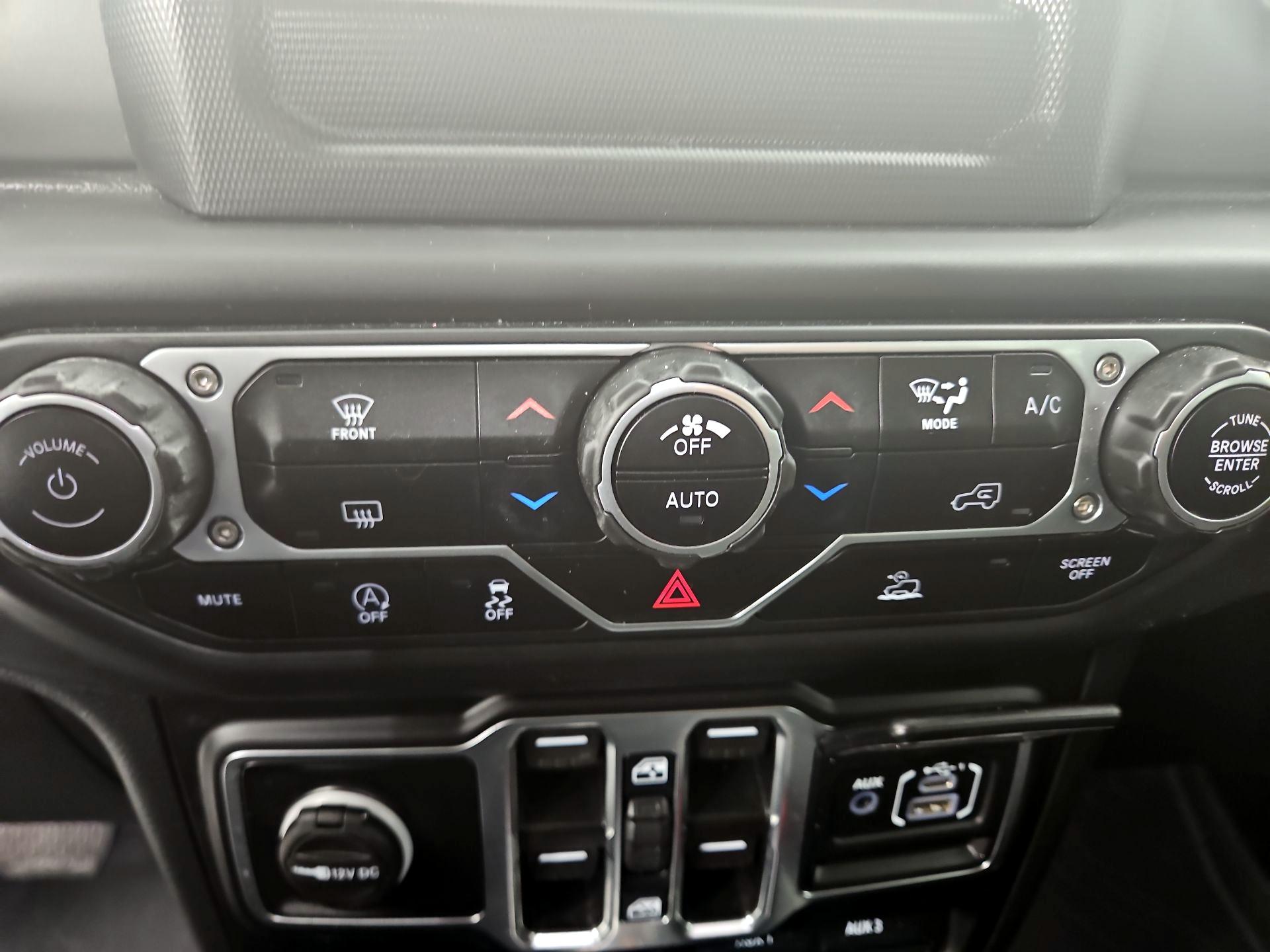 Thumbnail: 2023 Jeep Gladiator - 16