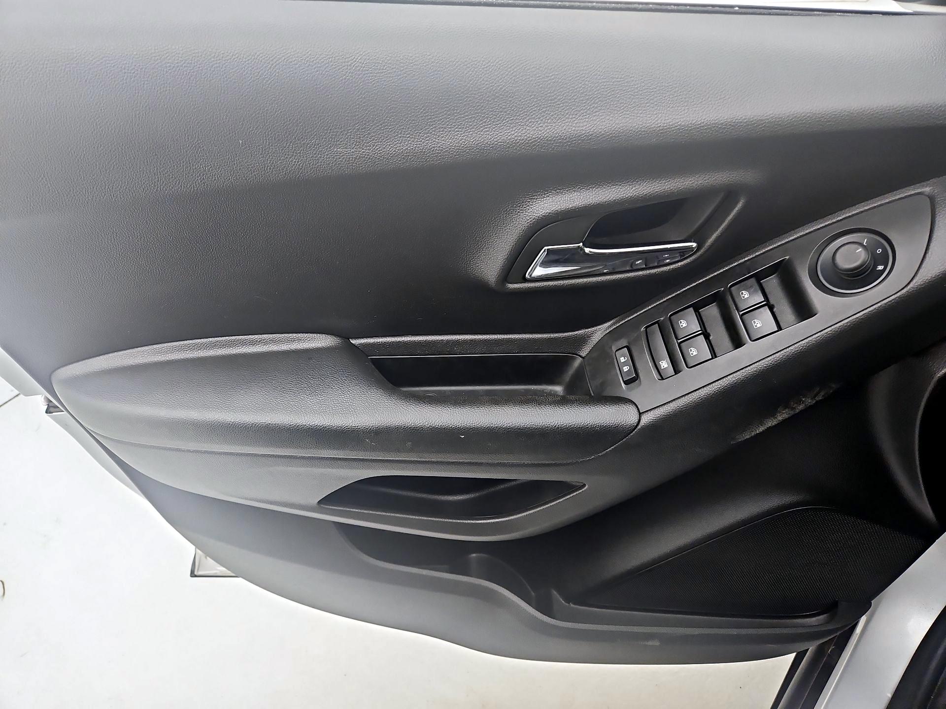 Thumbnail: 2022 Chevrolet Trax - 12