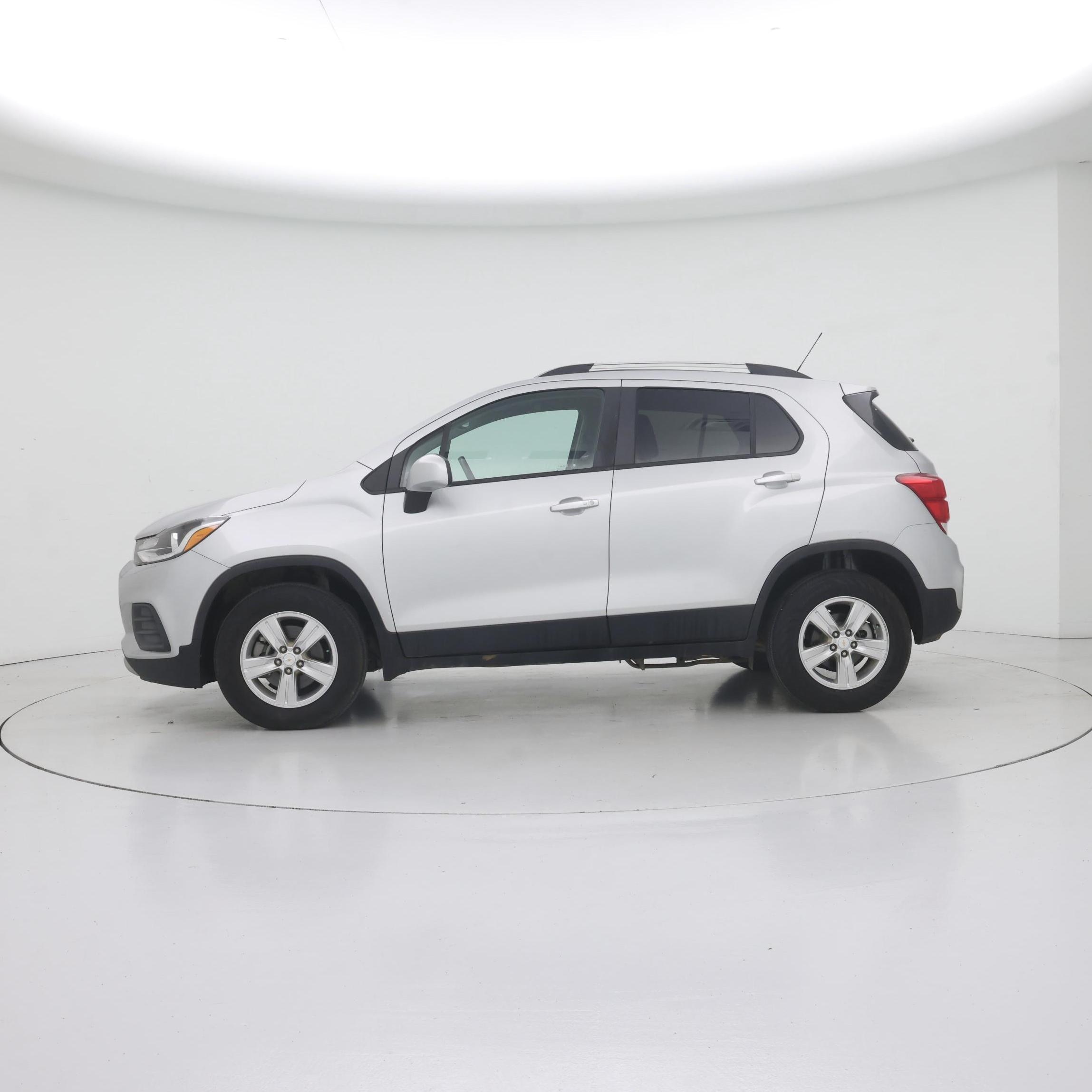 Thumbnail: 2022 Chevrolet Trax - 3