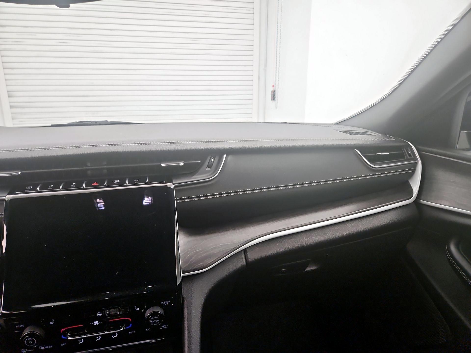 Thumbnail: 2024 Jeep Grand Cherokee - 9