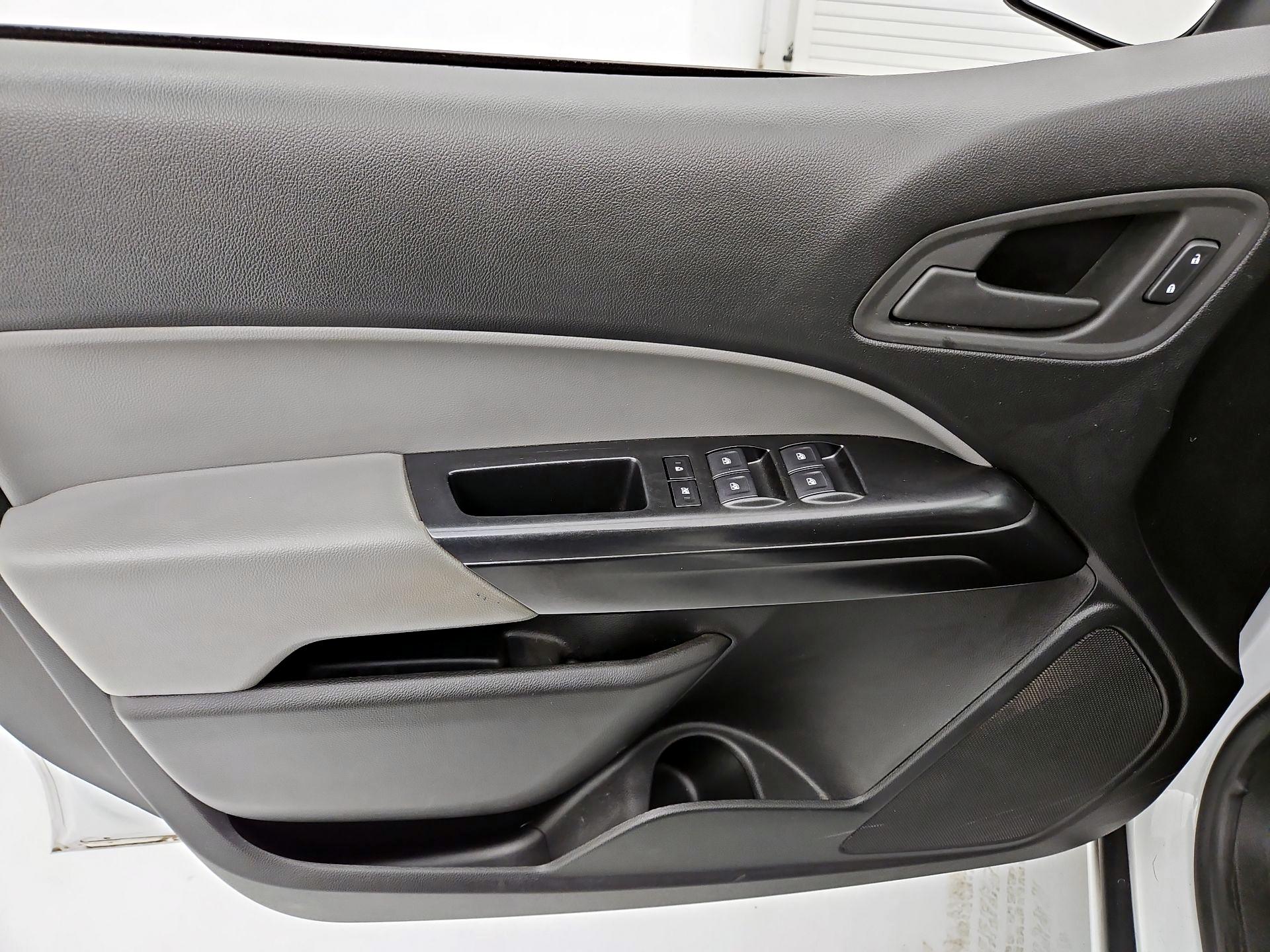 Thumbnail: 2022 Chevrolet Colorado - 12